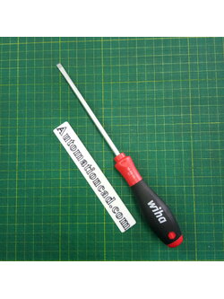 ไขควงแบน 5.5mm. x 125 mm. WIHA ด้ามแดงดำ ใช้ขัน CIRCUIT BREAKER ขนาดกลาง