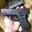 New.Classical Gun Glock19 ระบบแก๊ส Co2 แรง 5xx fps ใช้ลูกกระสุนขนาด 6mm ไม่มีโบวแบล็ค หรือดึงสไลค์ไม่ได้ จึงเป็นที่มาของความแรงปืน และทนทานกว่า ปืนสั้น Co2 ที่มีโบวแบล็คทั่วไป ตัวปืนถอดแบบจากปืนจริง ทั้งขนาดและน้ำหนัก สไลด์โลหะ โครงไนลอน Nylon มีการทวงน้ำ