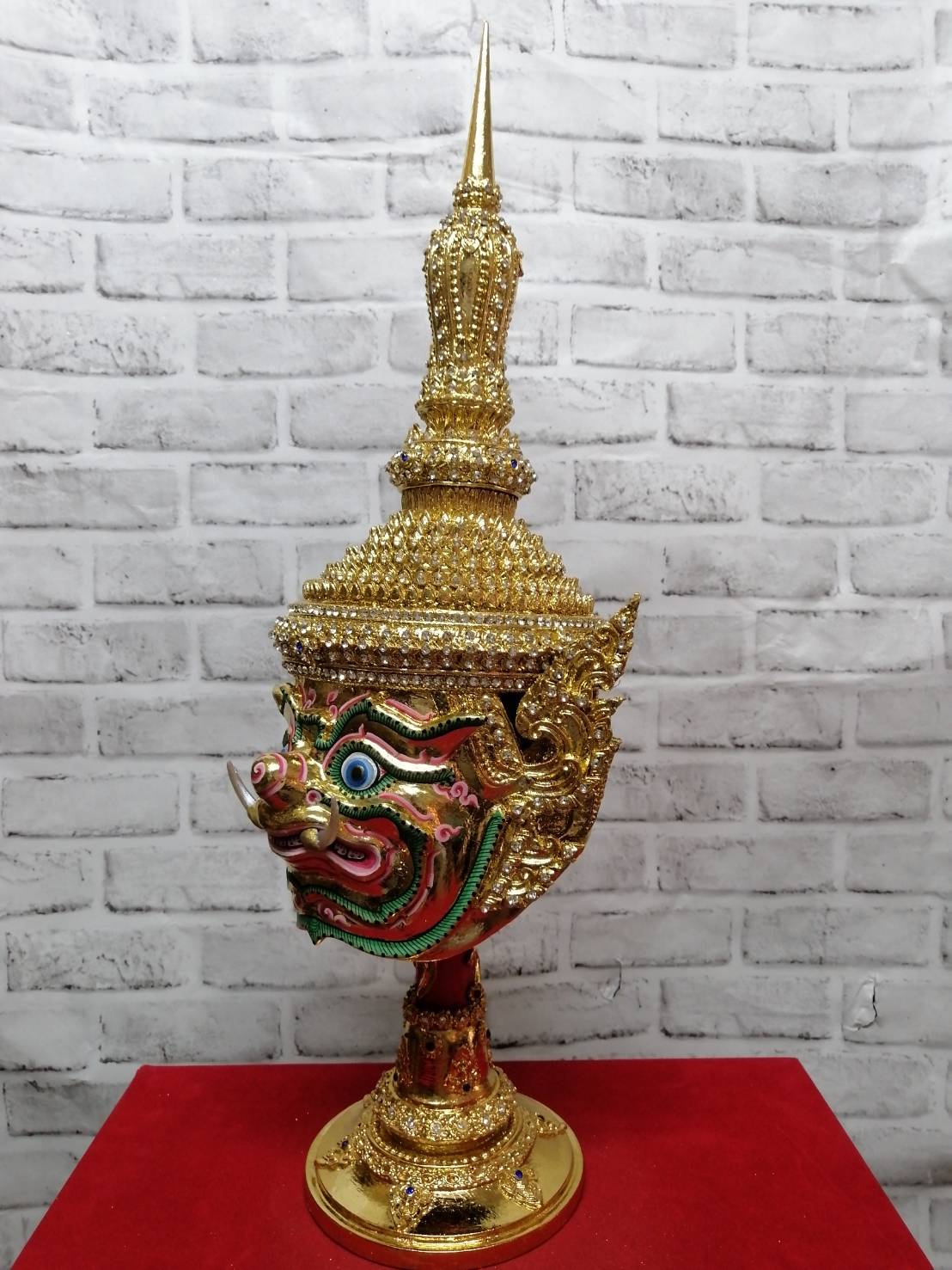 ท้าวเวสสุวรรณ ขนาดกลาง เกรดพรีเมี่ยม พร้อมฐานไม้กลึงตีลายปิดทองประดับเพชร