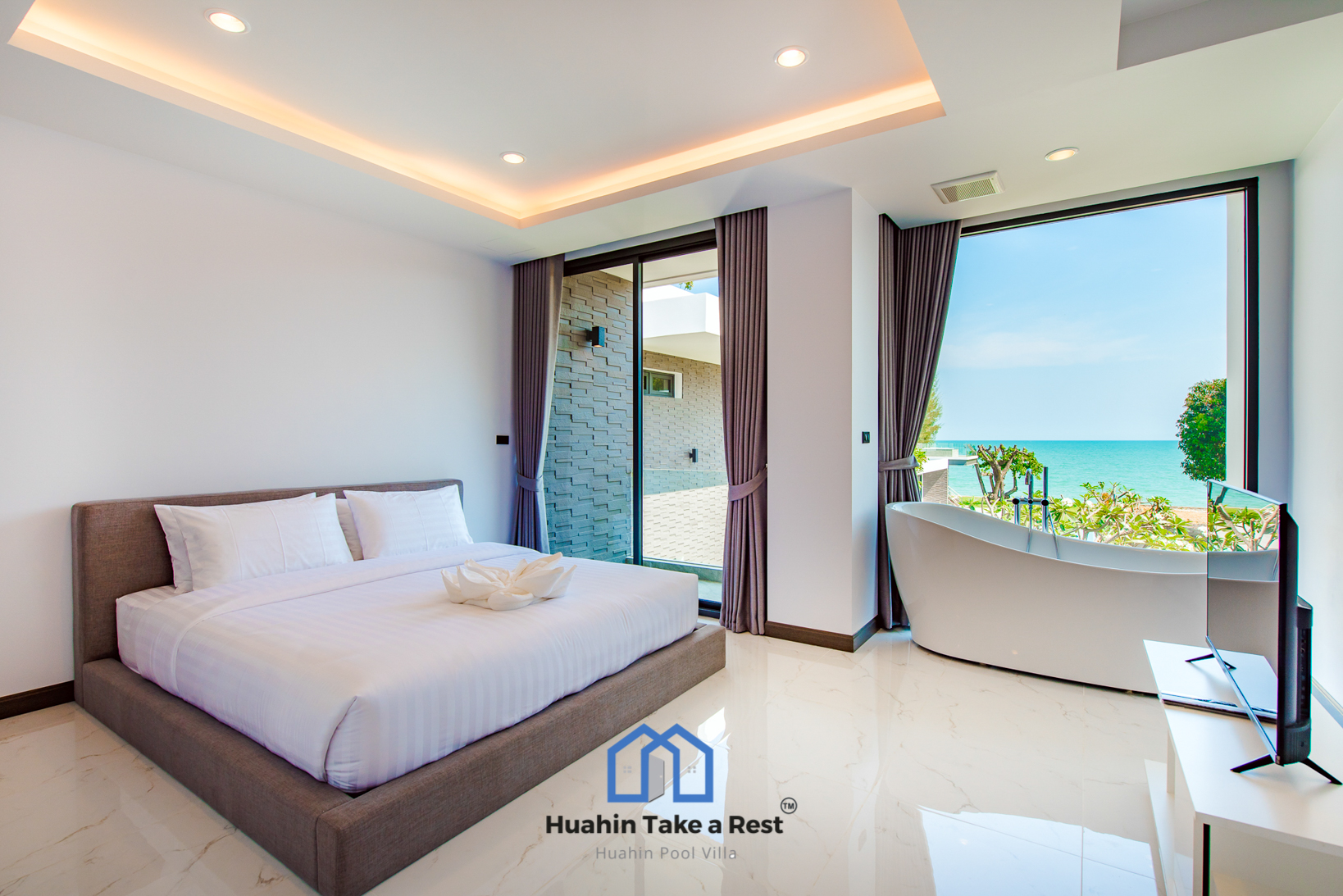 HR15039 บ้านพักติดทะเลหัวหิน The Premium Beach Villa Hua Hin