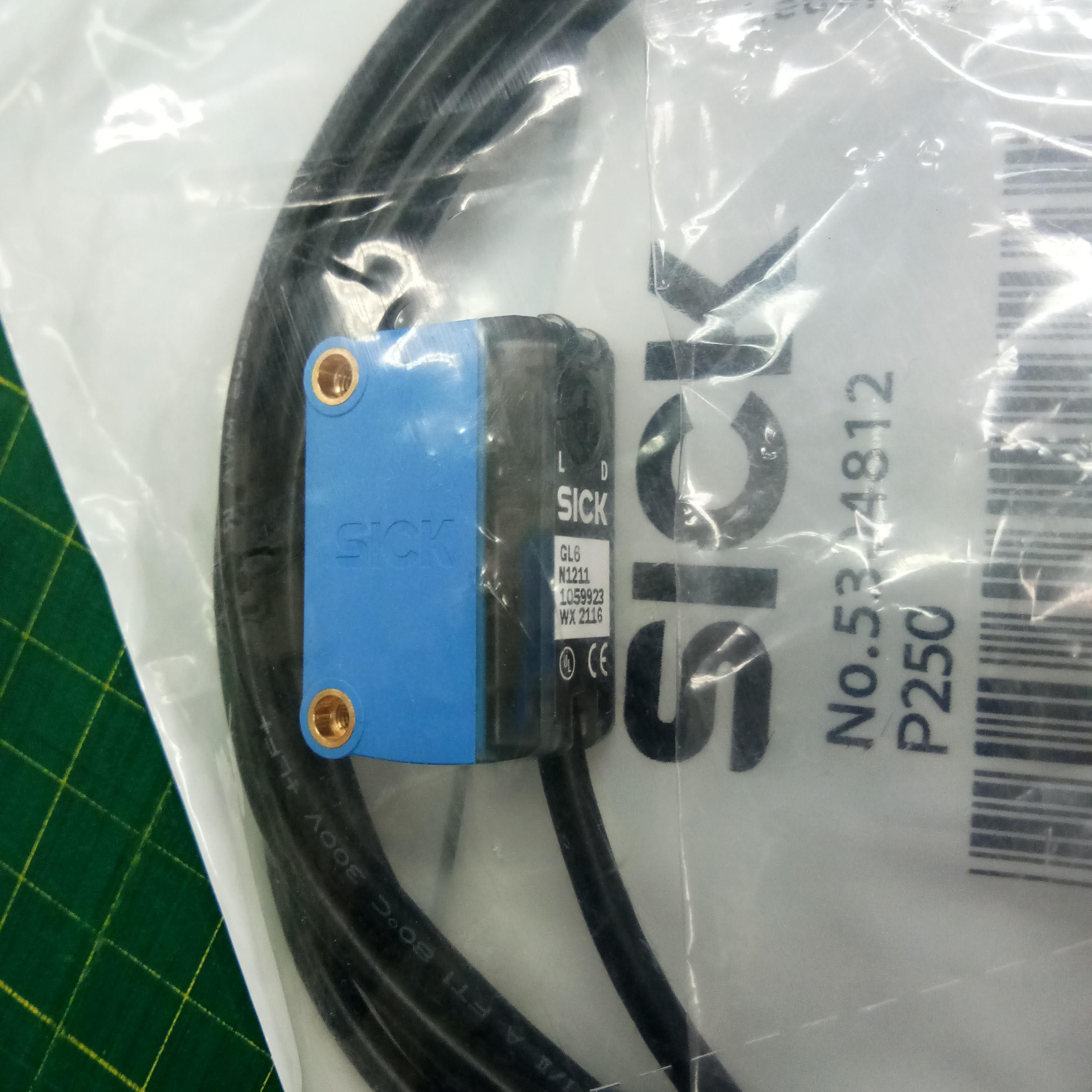 เซนเซอร์ SICK ระยะการตรวจจับ 6 m Photo Sensor Retro Reflective Mode