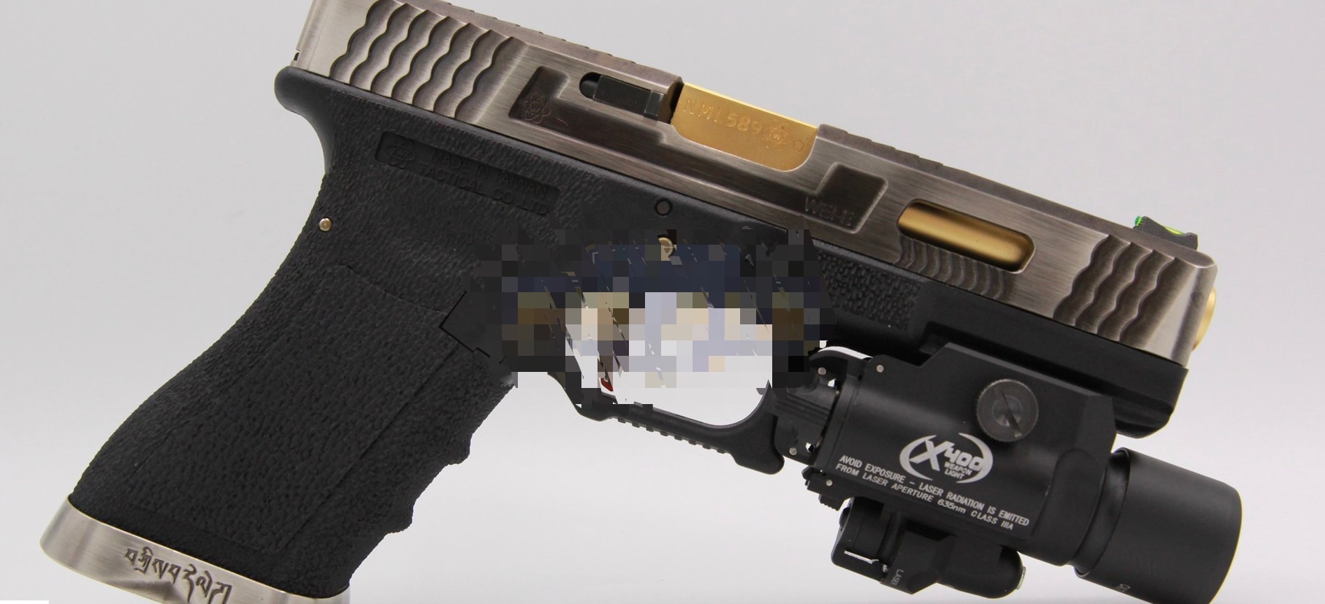 ไฟฉายและเลเซอร์สีแดงติดปืน ยี่ห้อ Surefire รุ่น X400 สีทราย