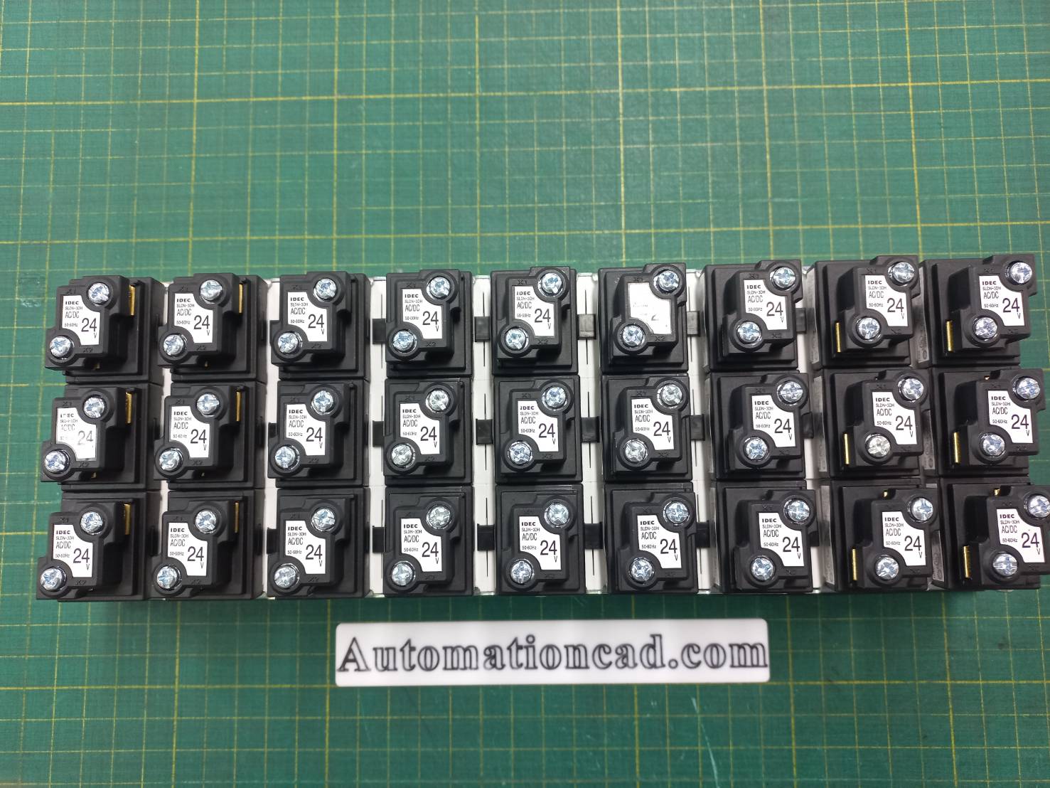 SLC40N IDEC Annunciator 3 แถว 9 คอลัมน์ 24V 40x40 mm. ไฟสีขาว 9ช่อง สีแดง 9ช่อง สีเขียว 9ช่อง