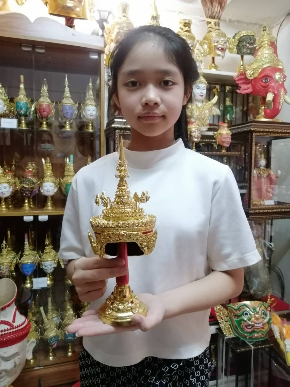 ชฎา เทริด มโนราห์ (เกรดพรีเมี่ยม) ขนาด 5 นิ้ว พร้อมฐานตีลายประดับเพชร