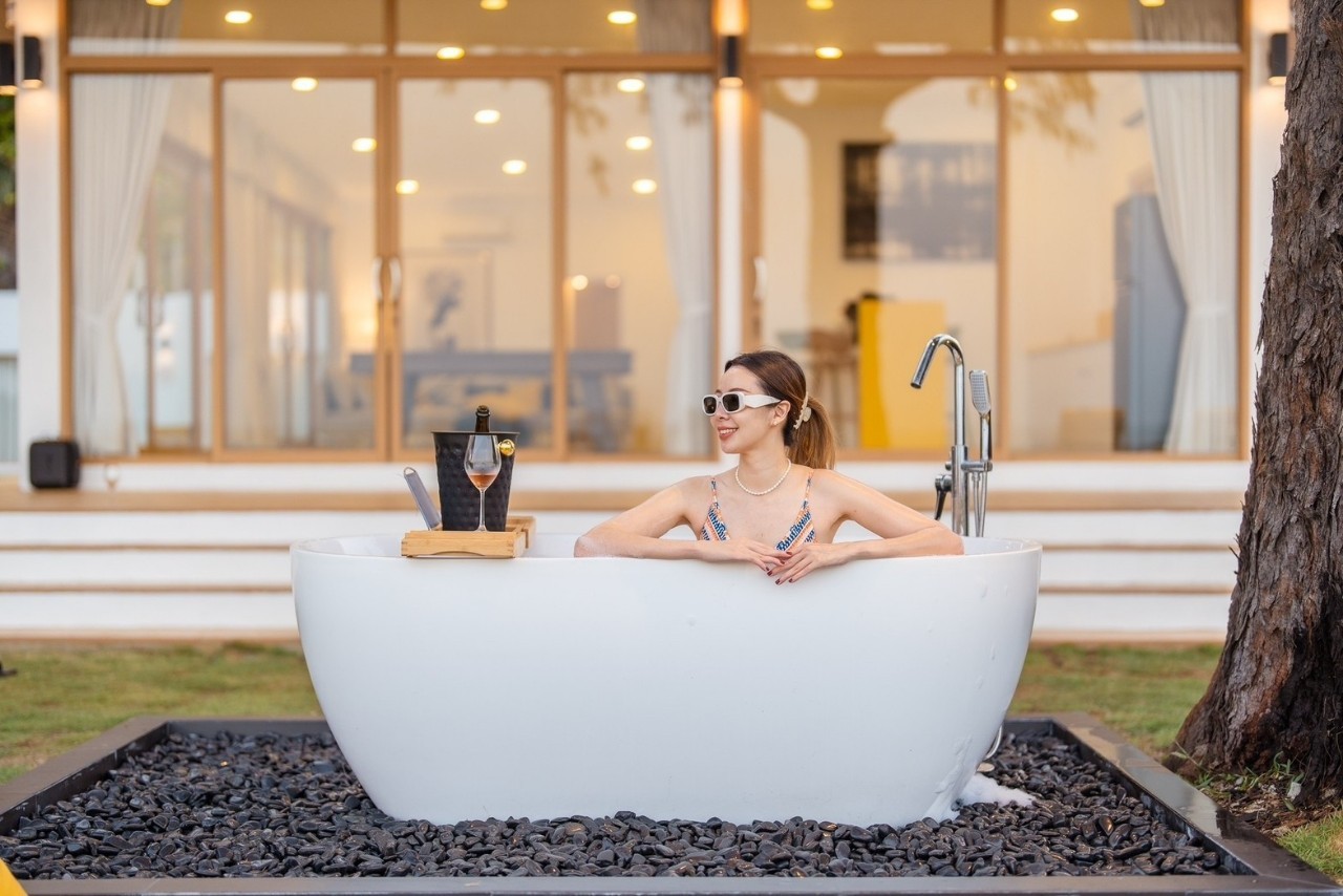 HR15080 The Bristol Beach Huahin Pool villa