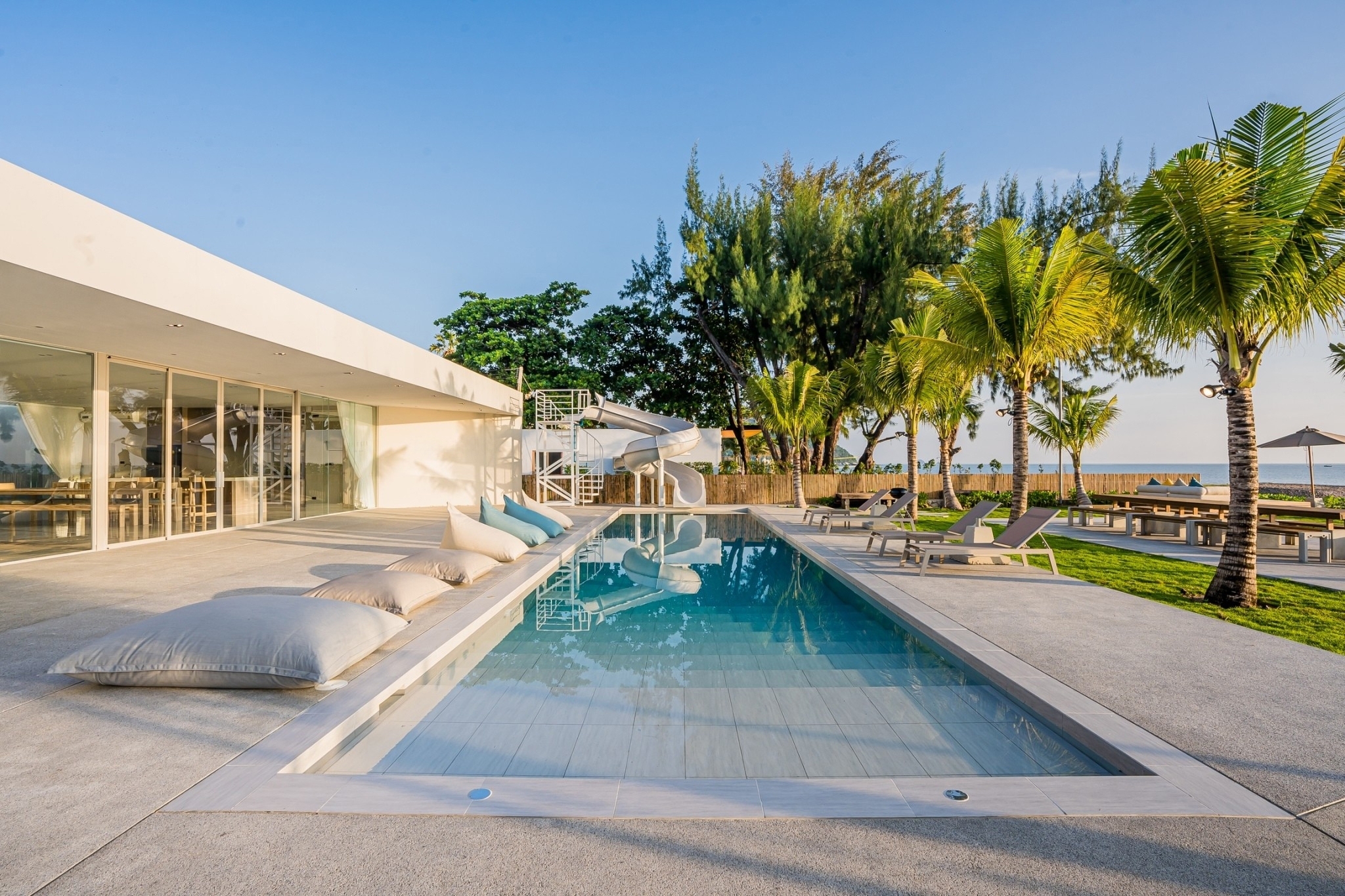 HR15083 บ้านพักติดทะเลหัวหิน The Rest Beachfront Hua Hin Pool Villa