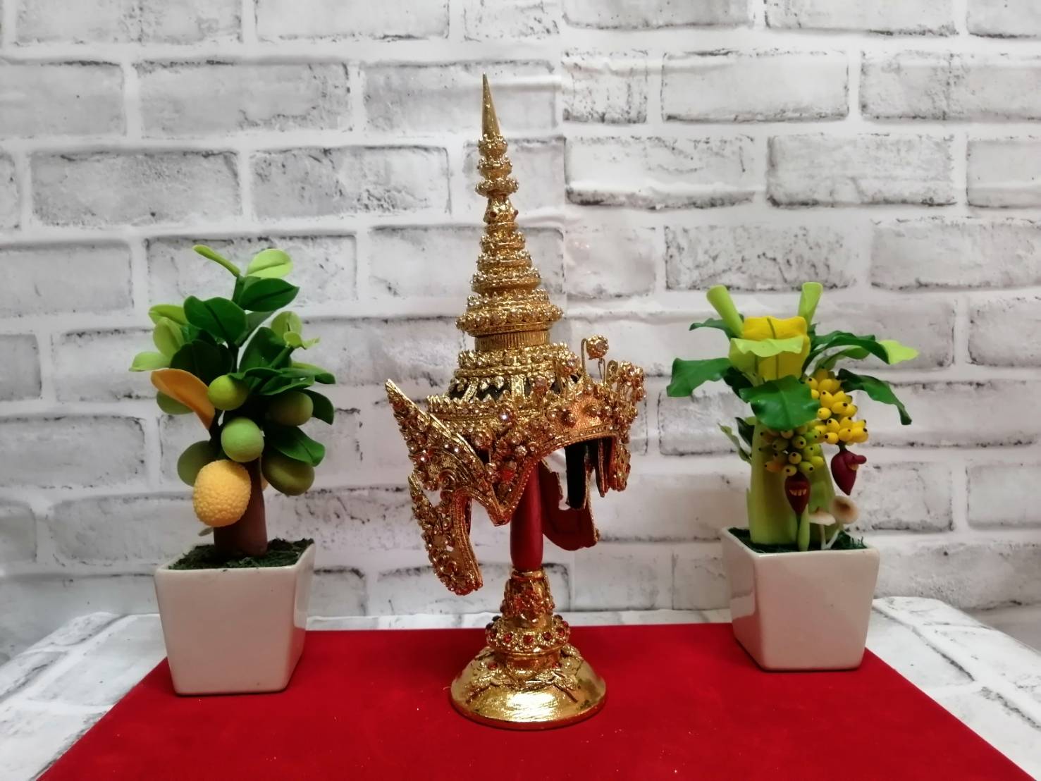 ชฎานาง เกรดพรีเมี่ยม (ขนาดกว้าง 5 นิ้ว) พร้อมฐานตีลายประดับเพชร