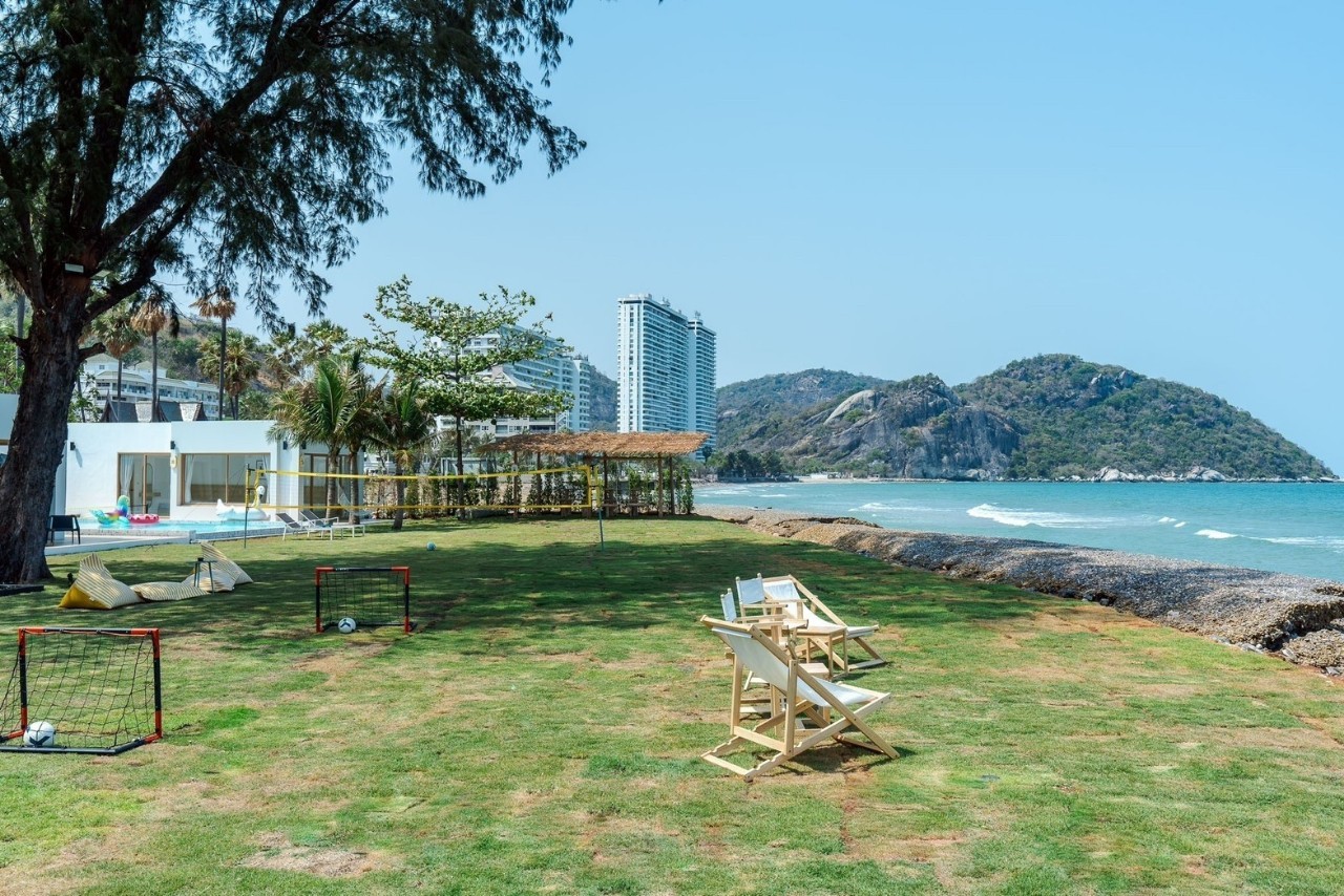 HR15080 The Bristol Beach Huahin Pool villa