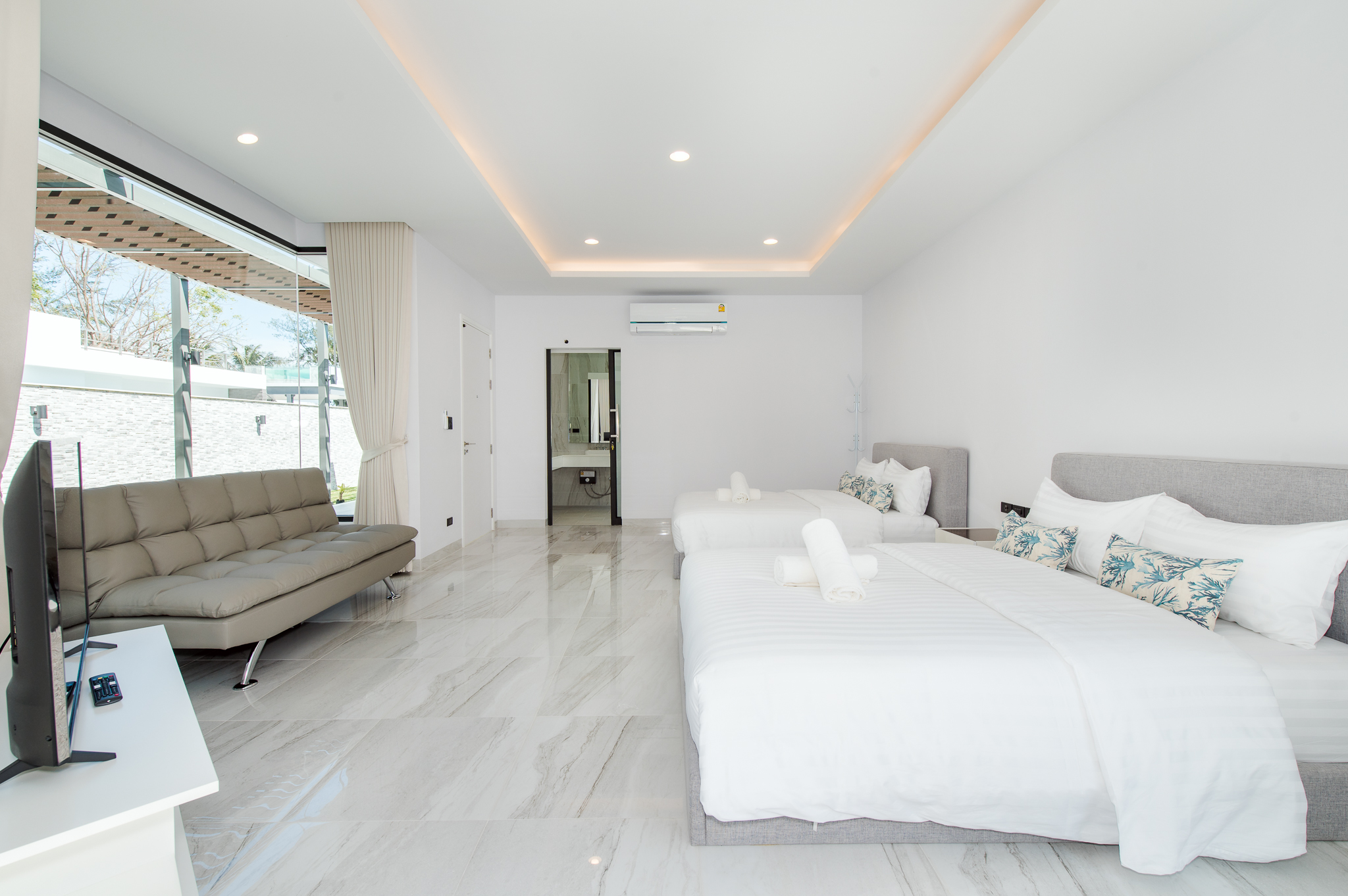 HR15066 บ้านพักติดทะเลหัวหิน The Casa Rocca Beach Villa HuaHin