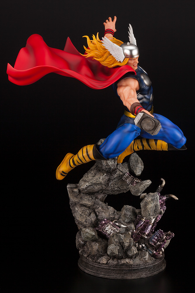 เปิดจอง : THOR AVENGERS FINE ART STATUE