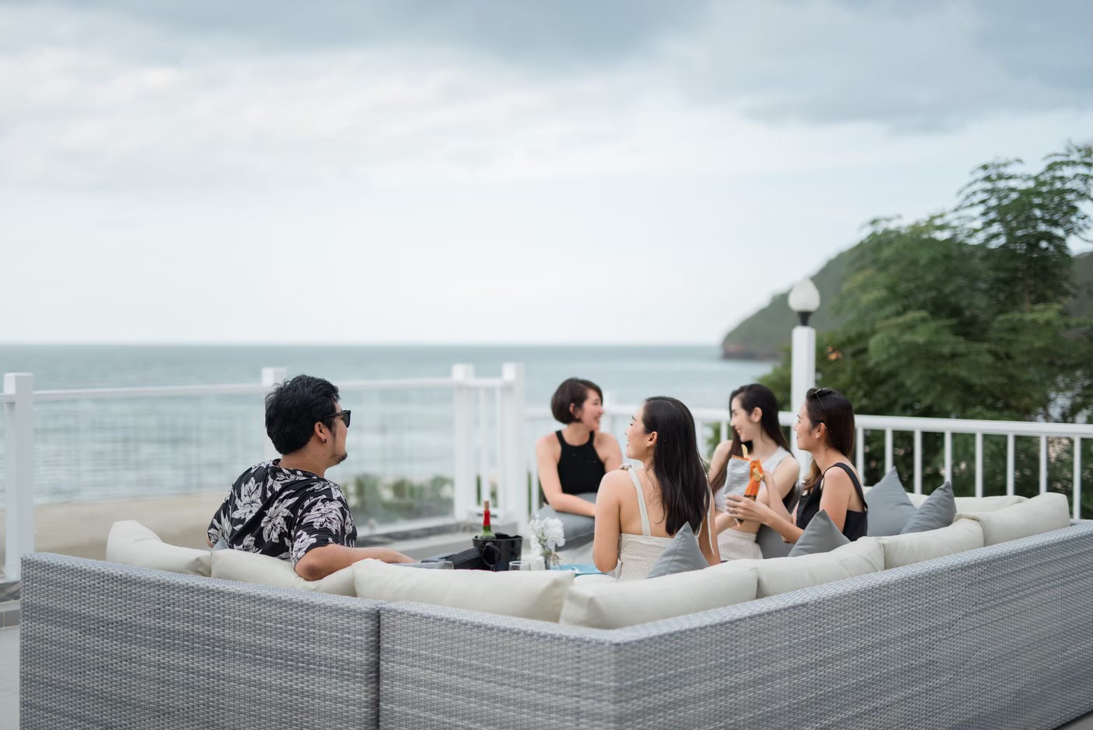 HR15045 บ้านพักติดทะเล The Moon Beach Villa