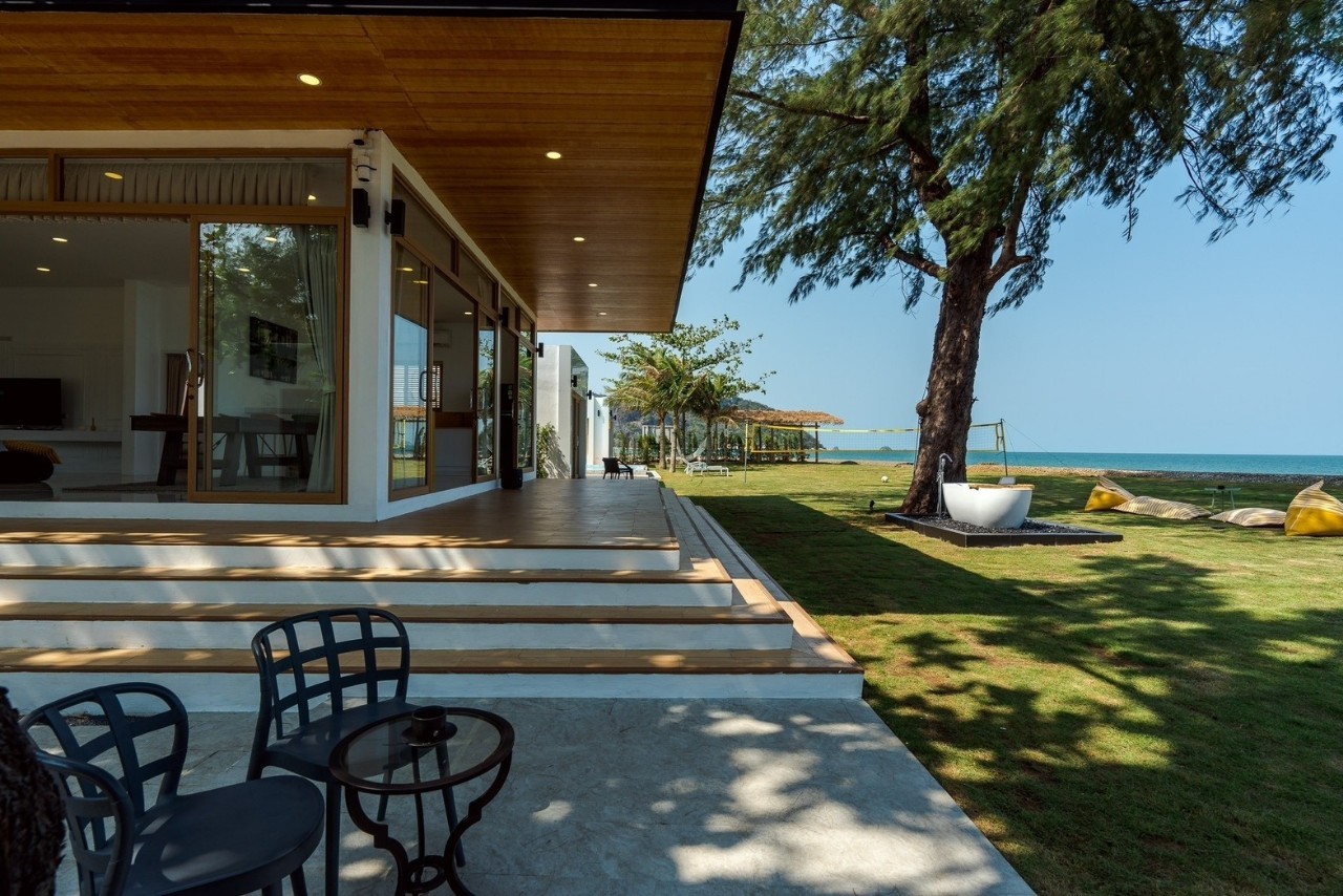 HR15080 The Bristol Beach Huahin Pool villa