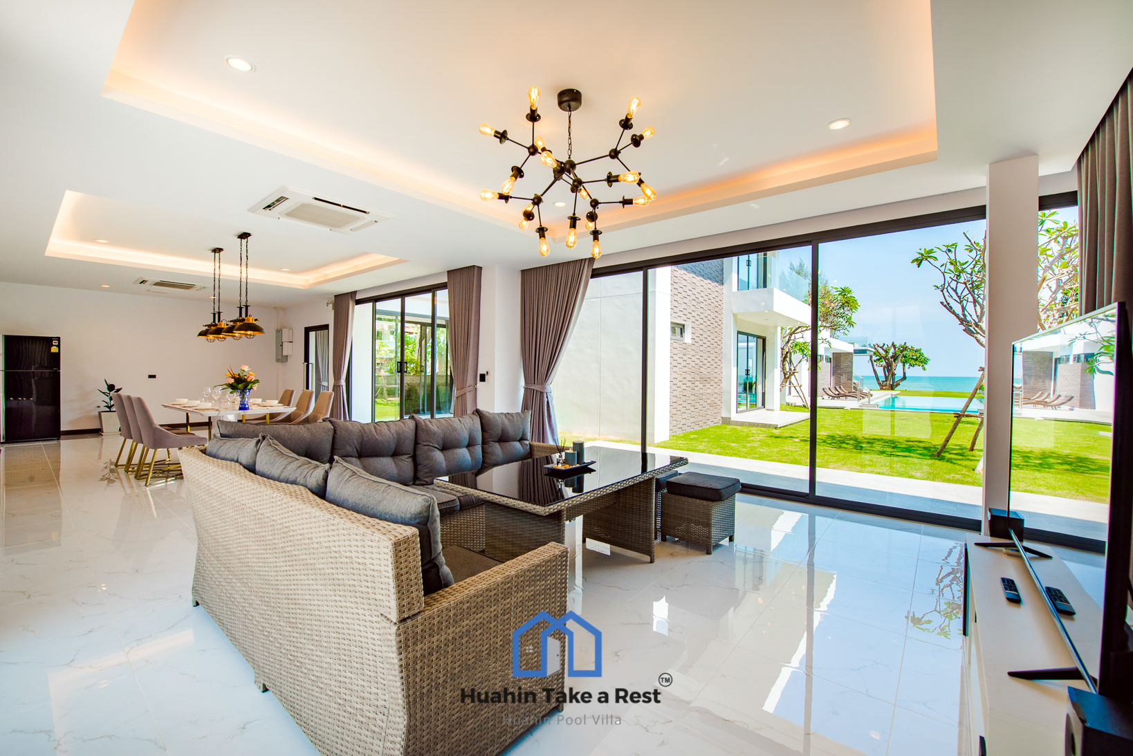 HR15039 บ้านพักติดทะเลหัวหิน The Premium Beach Villa Hua Hin