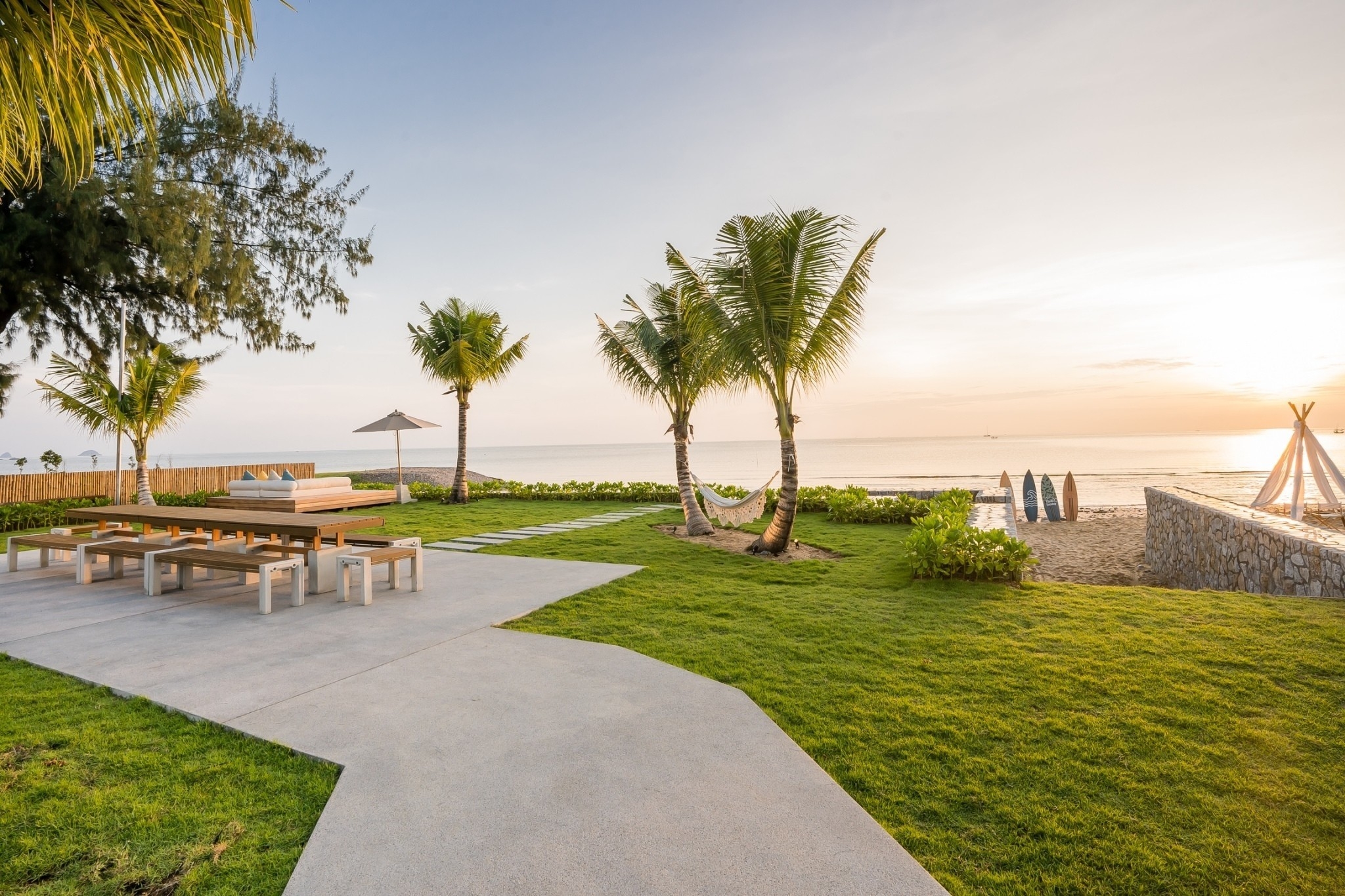 HR15083 บ้านพักติดทะเลหัวหิน The Rest Beachfront Hua Hin Pool Villa