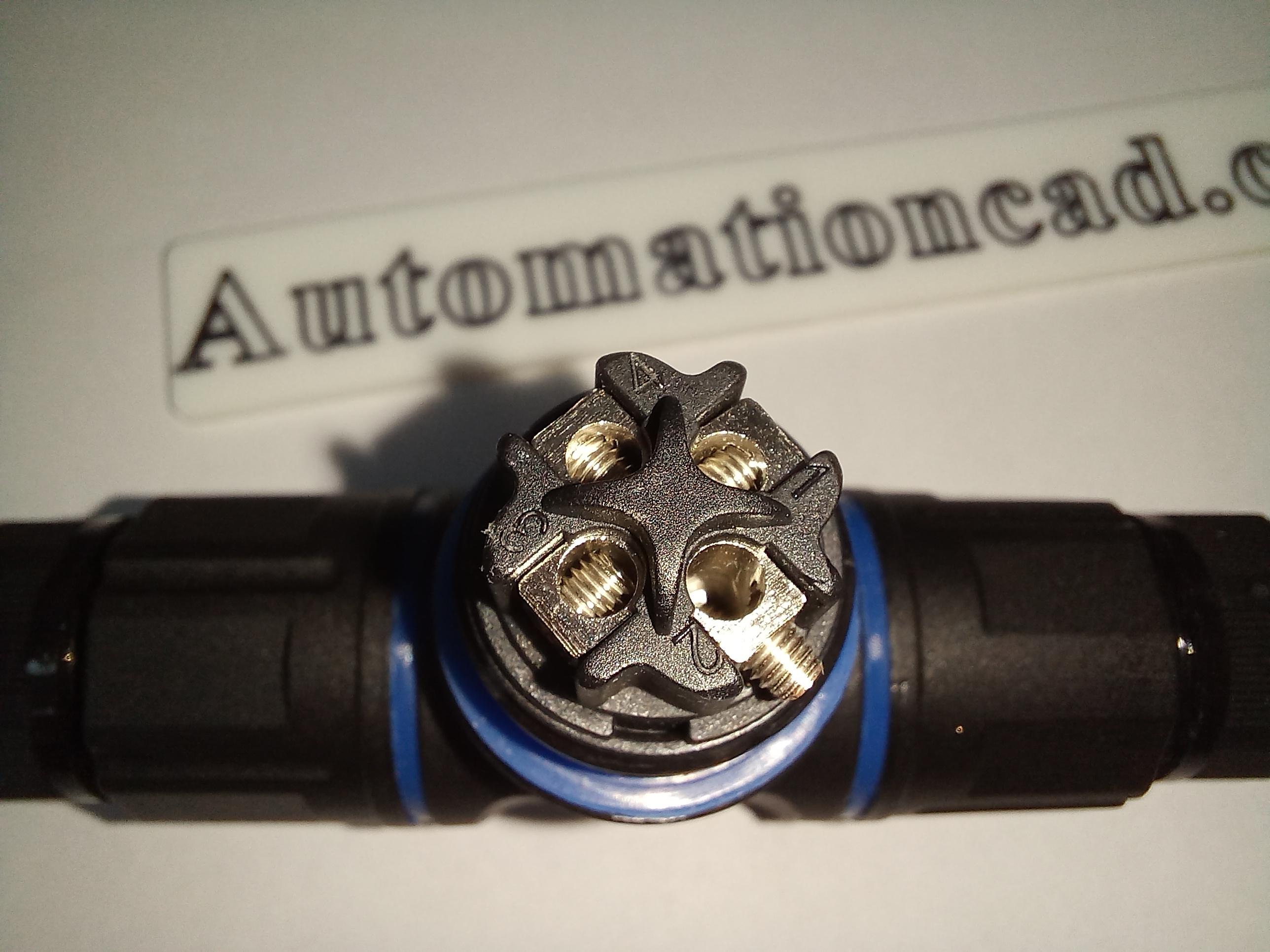 ข้อต่อสายไฟกันน้ำ แบบตัว T ใช้กับสายไฟฟ้า เบอร์ 0.3 ถึง 1.5 mm² 4 เส้น แบบขันน็อต