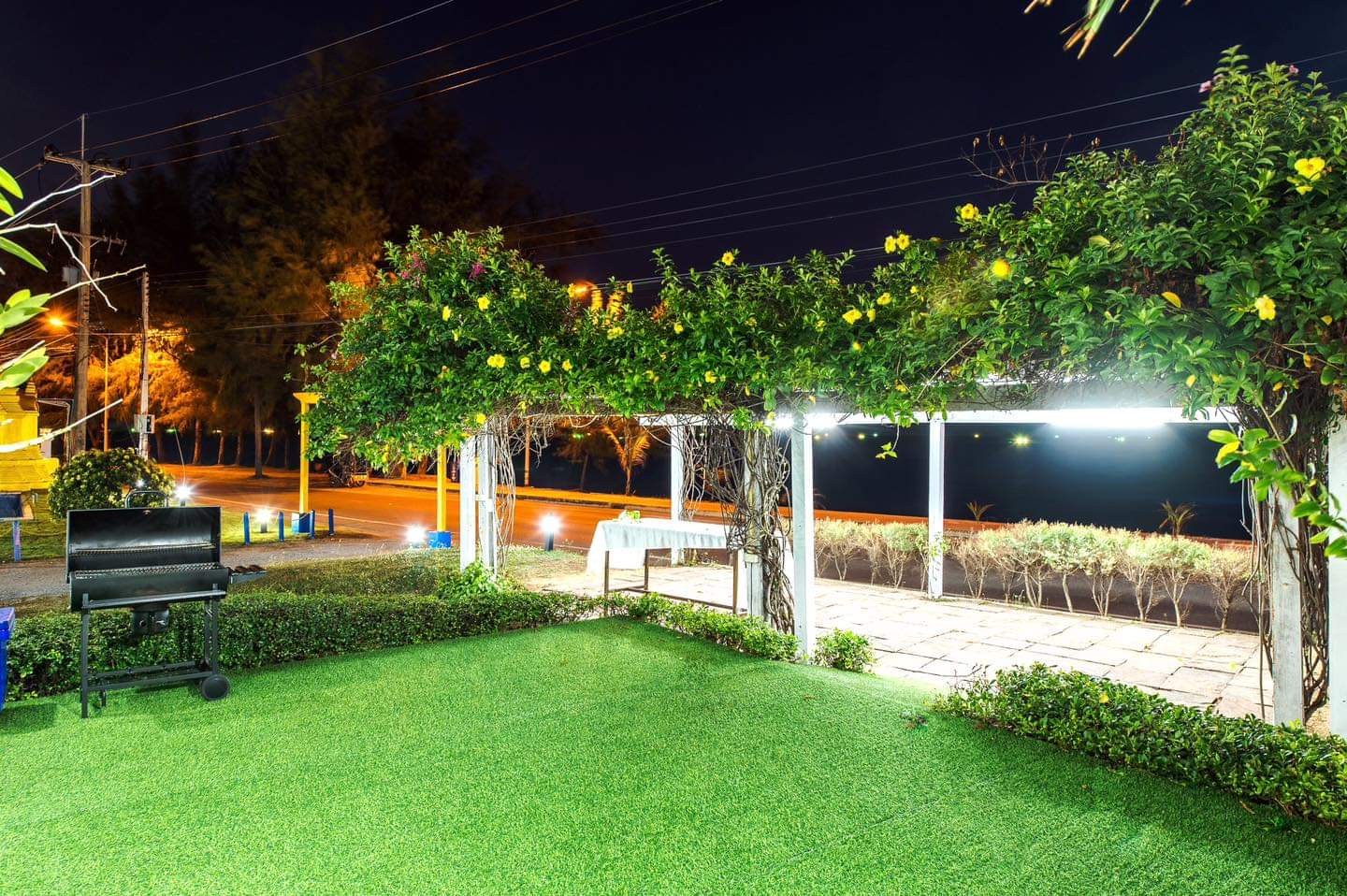 HR15008 บ้านพักติดทะเล โมเดิร์นบีช ปราณบุรี