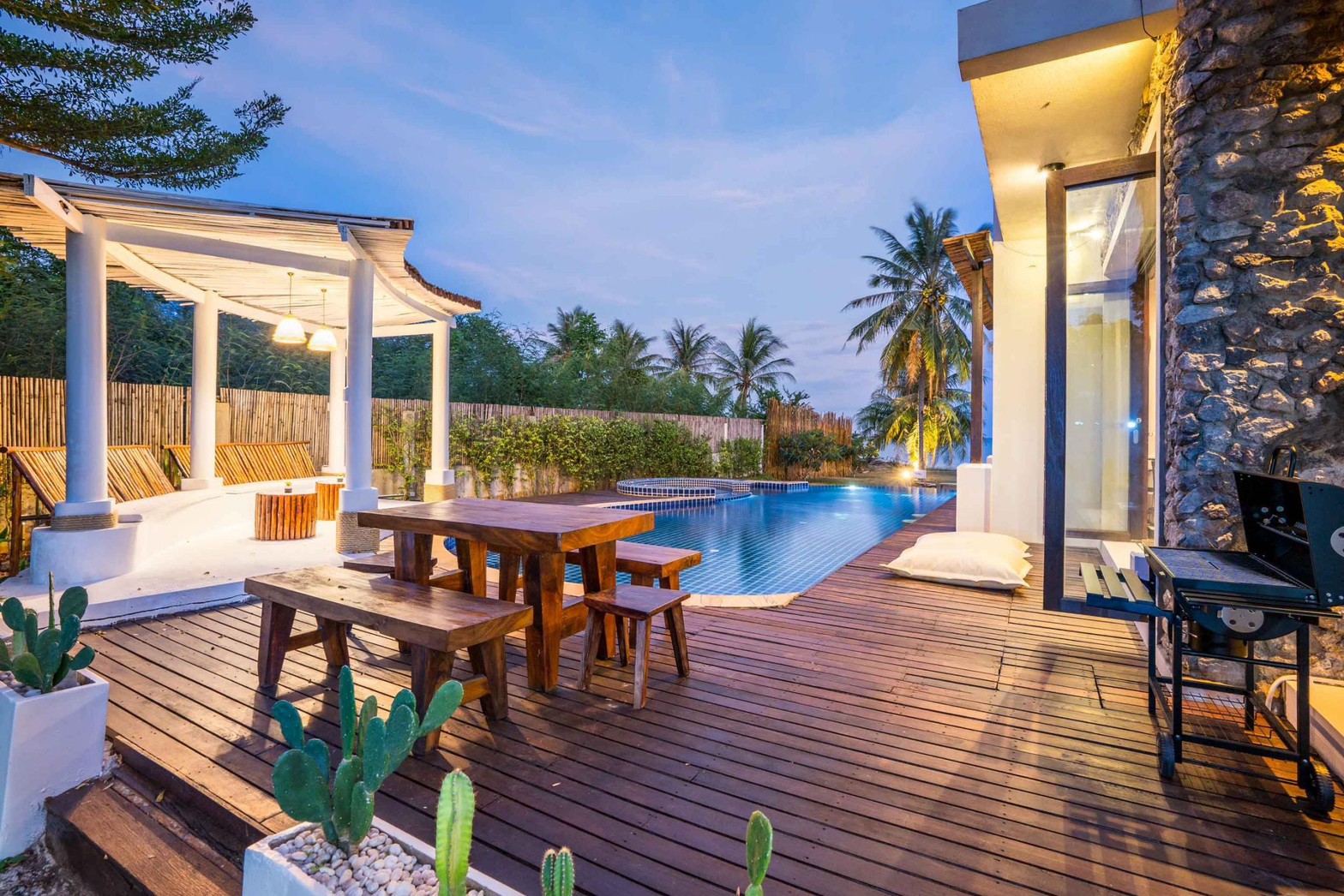 HR15061 บ้านพักติดทะเล The Pamila Beach Villa Kuiburi