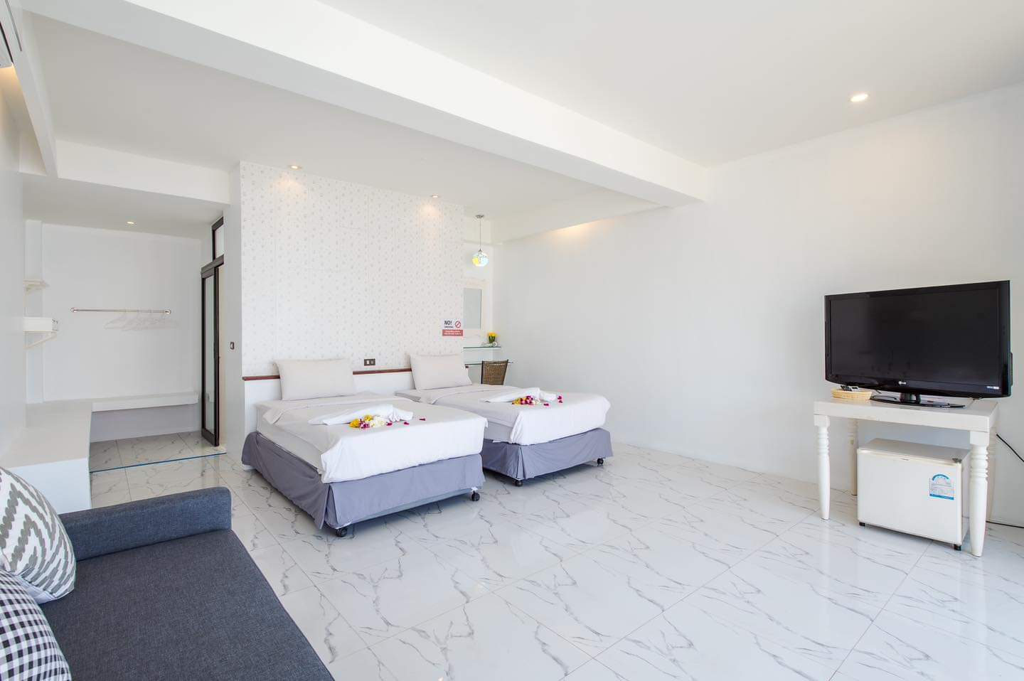 HR15008 บ้านพักติดทะเล โมเดิร์นบีช ปราณบุรี