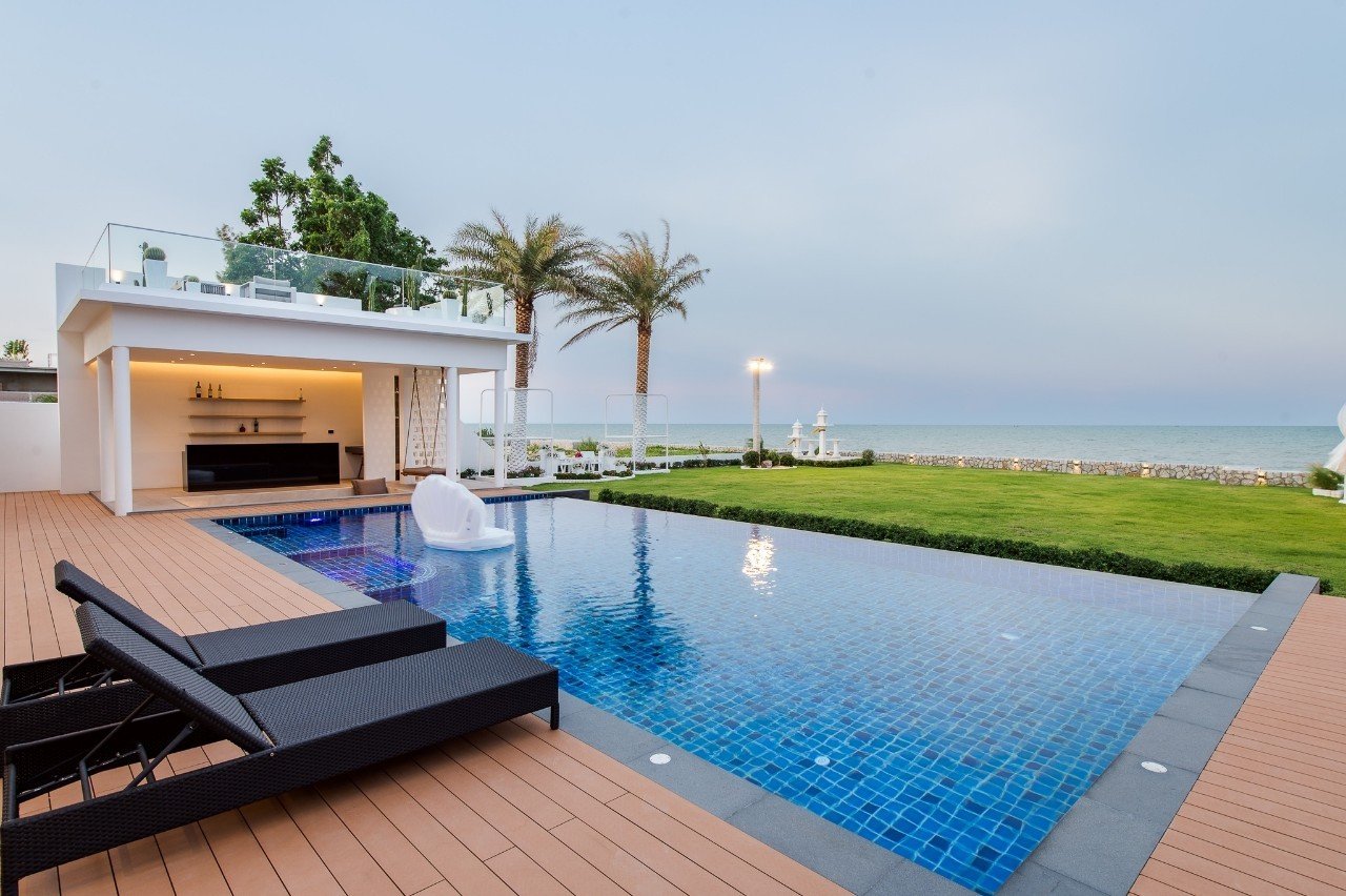 HR15030 บ้านพักติดทะเล The Vacation Beach Pool Villa Cha Am