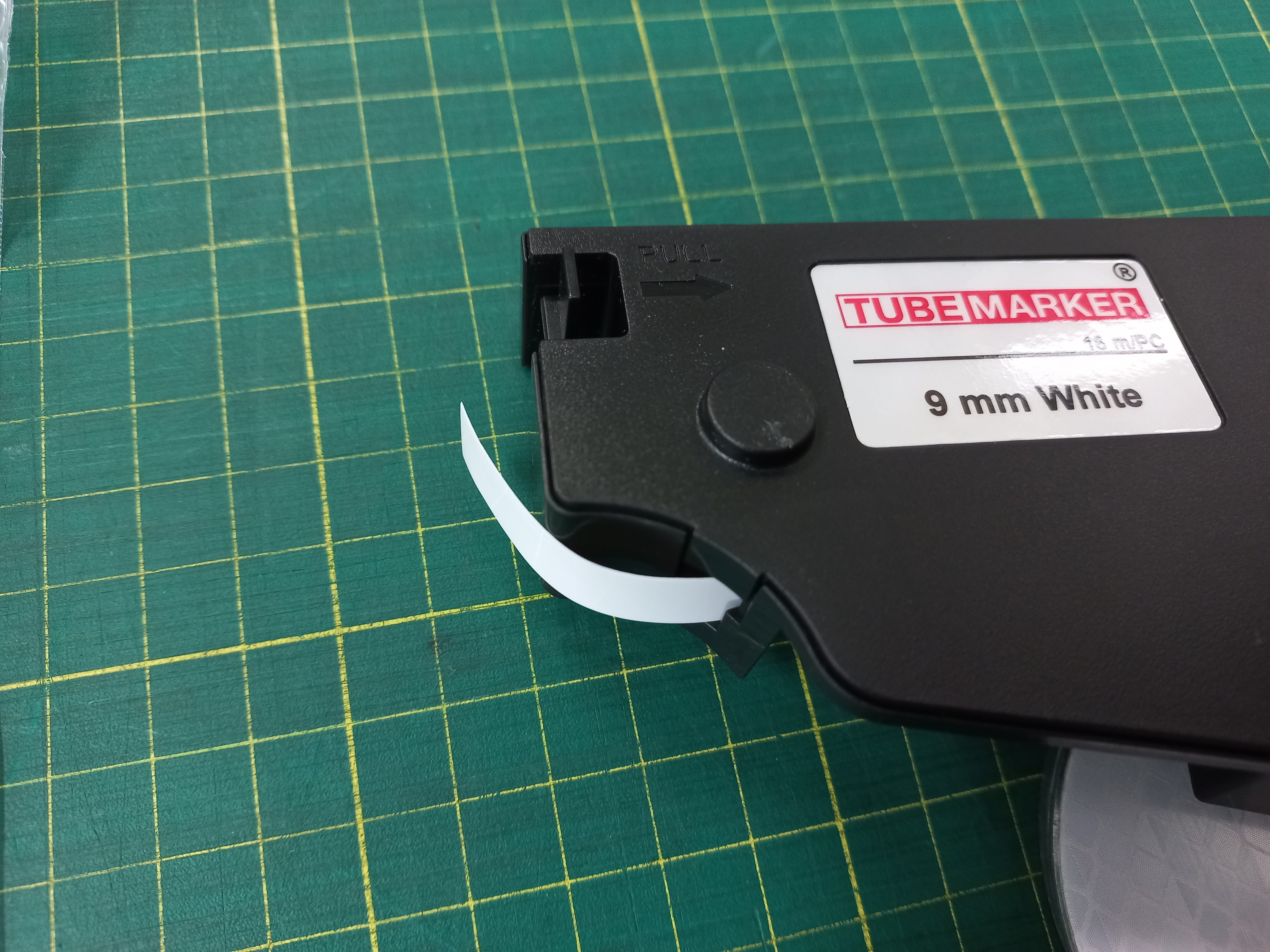 สติ๊กเกอร์ TUBE MARKER 9mmX16m สีขาว ใช้กับเครื่องพิมพ์ฮอตมาร์ค ปลอกมาร์คสายไฟ