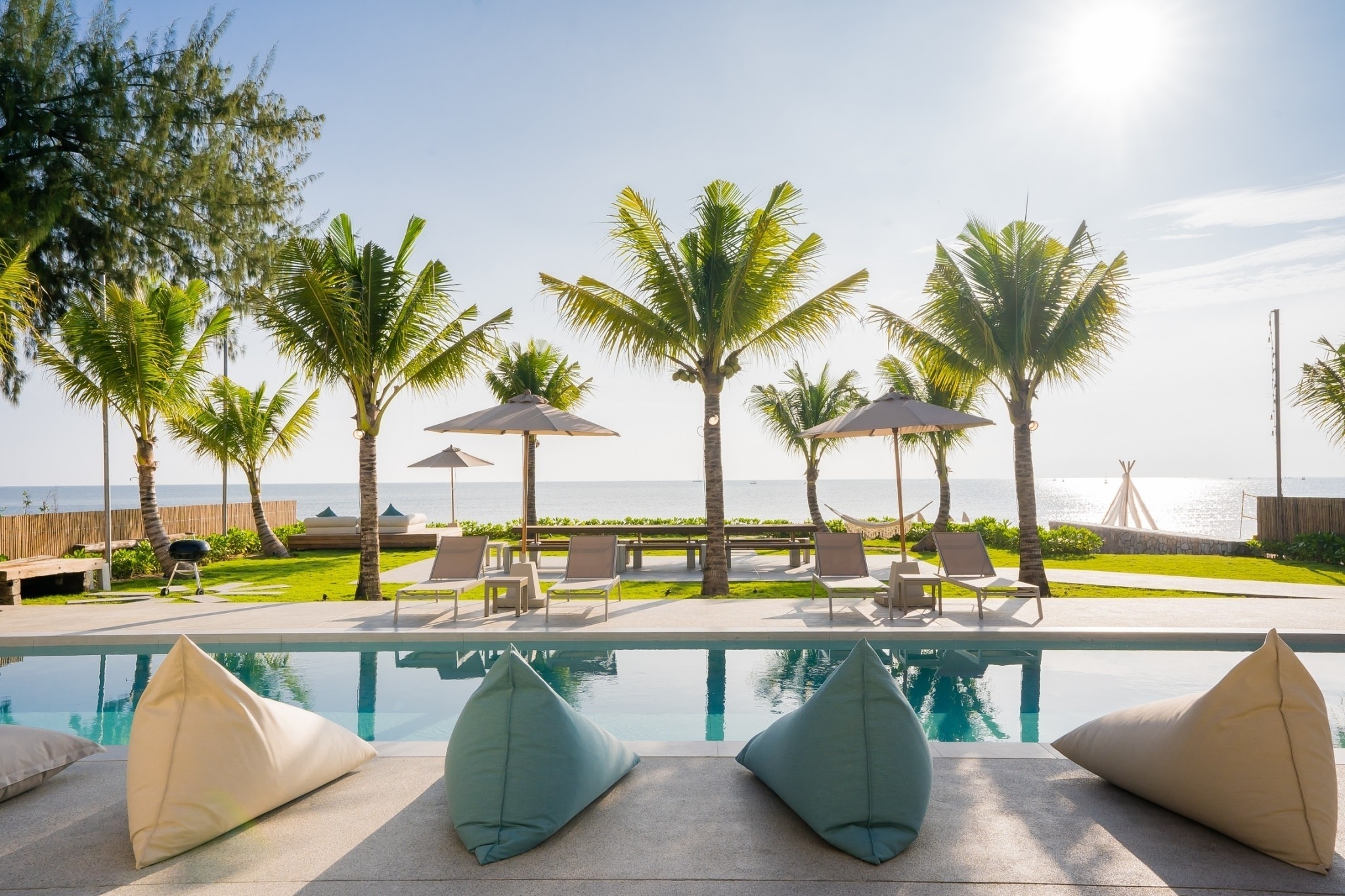 HR15083 บ้านพักติดทะเลหัวหิน The Rest Beachfront Hua Hin Pool Villa