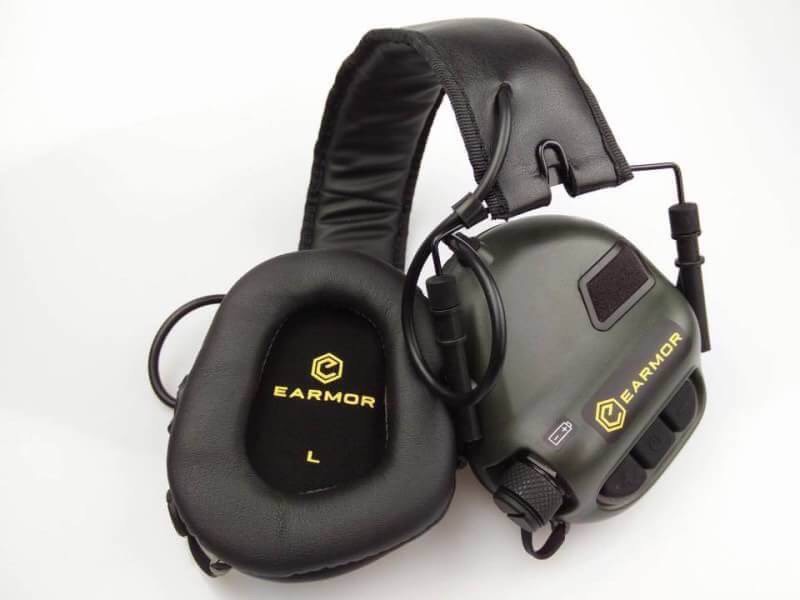 New.EARMOR M31 หูฟังตัดเสียงปืน ขยายเสียงพูด สีเขียว / สีทราย / สีดำ / เทา / ชมพู ตัดเสียงดังที่เกิน 88Dbs เช่น เสียงปืน เสียงเครื่องจักร ซึ่งเป็นเสียงที่ดังอันตรายต่อประสาทการรับฟังของมนุษย์ เเต่ขยายเสียงพูดคุย กันน้ำระดับ IPX-5 ใช้ถ่าน AA x 2 ระบบปิดอัต
