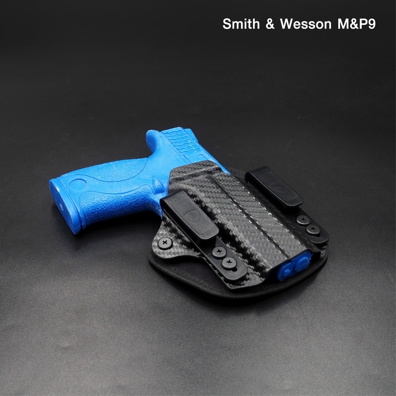 New. ซองพกใน Universal (Carbon Fiber+ Nylon) Warriorland Warriorland IWB Universal Hybrid Carbon Fiber&Nylon Holster ⭕ใช้งานได้กับ Compact & Full size หลากหลายรุ่น ตามตารางในภาพประกอบ ⭕ ปรับใช้ เพียงปรับสกรู 5 จุด ให้กระชับตามต้องการ ⭕ซองผลิตจาก Carbon Fi