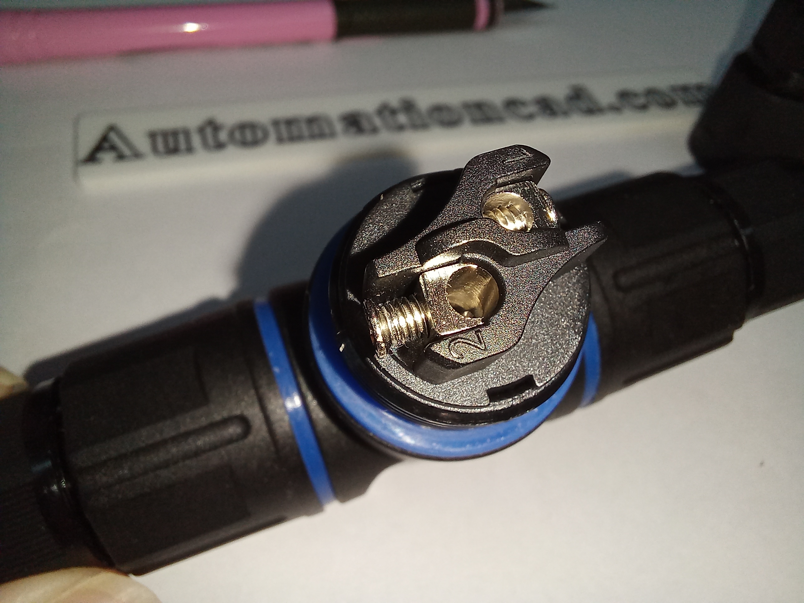 ข้อต่อสายไฟกันน้ำ แบบตัว T ใช้กับสายไฟ ขนาด 0.3 ถึง 1.5 mm² 2 เส้น แบบขันน็อต