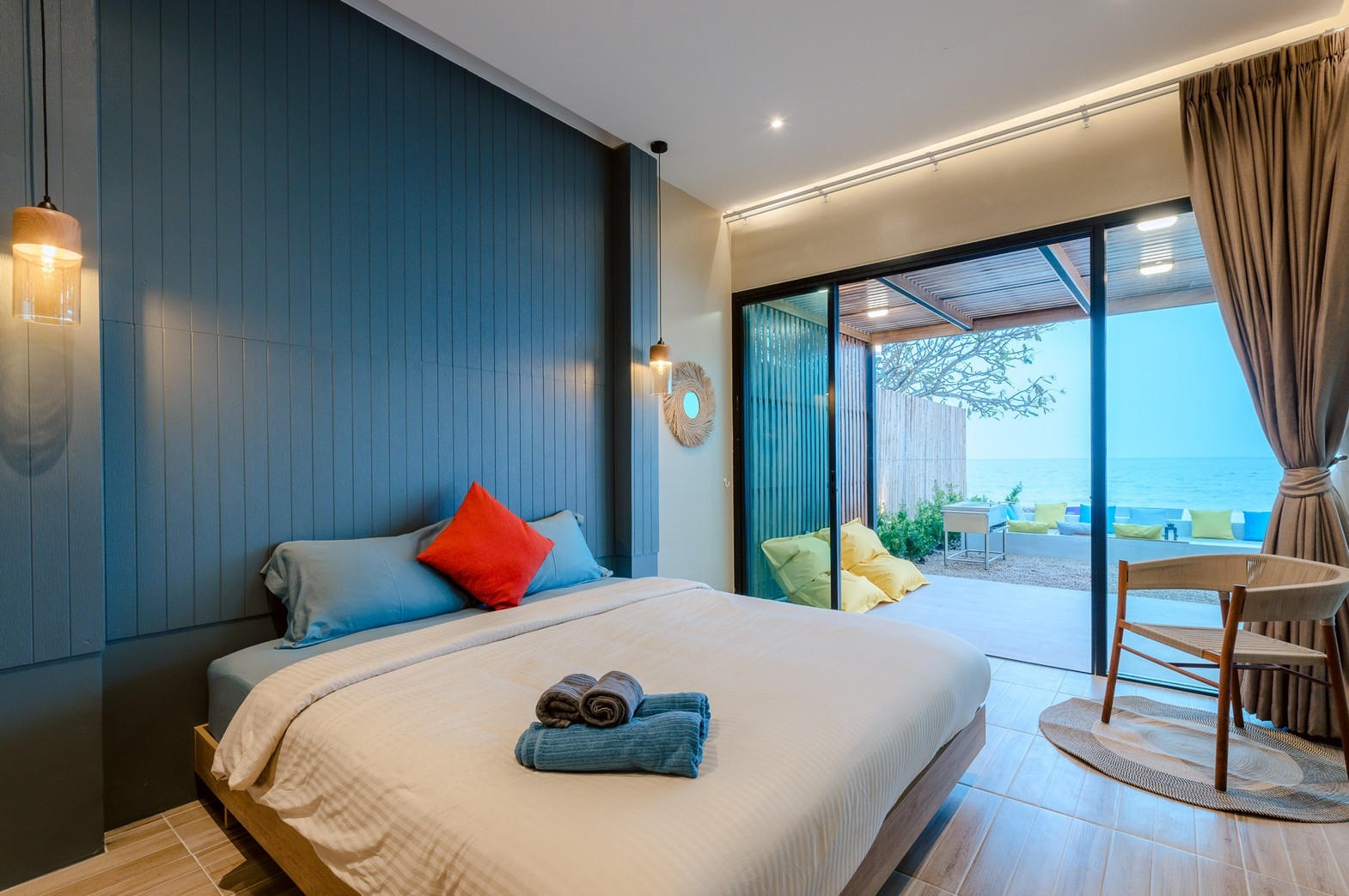 HR15055 บ้านพักติดทะเล The Coastal Vista Beach Villa