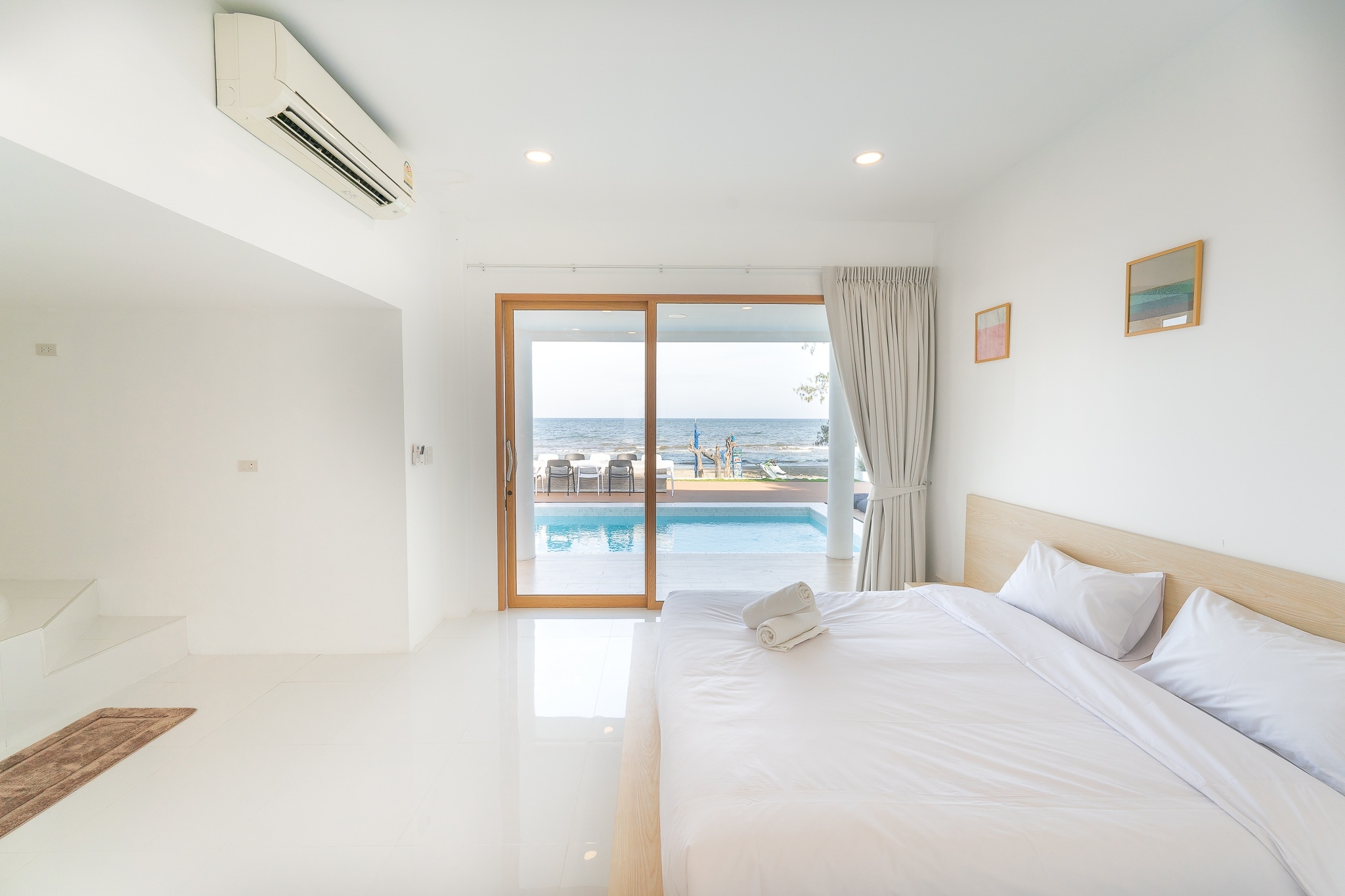 HR15057 บ้านพักติดทะเล The Rocca Beach Villa Pranburi