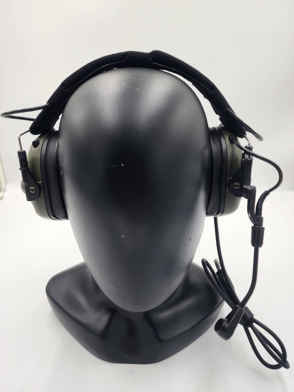 New.ครอบหูฟัง Earmor M32 MOD4 ( Earmor M32 Tactical Headset ) 🔱 ออกแบบมาเพื่อใช้ลดเสียงดังในสถานที่ต่างๆ เช่น สนามยิงปืน, โรงงานอุตสาหกรรม, เครื่องจักรหนัก, ลานบิน เป็นต้น 🔱 มีไมค์สื่อสาร ( สลับซ้าย-ขวาได้ ) 🔱 ช่วยตัดเสียงที่ดังเกิ
