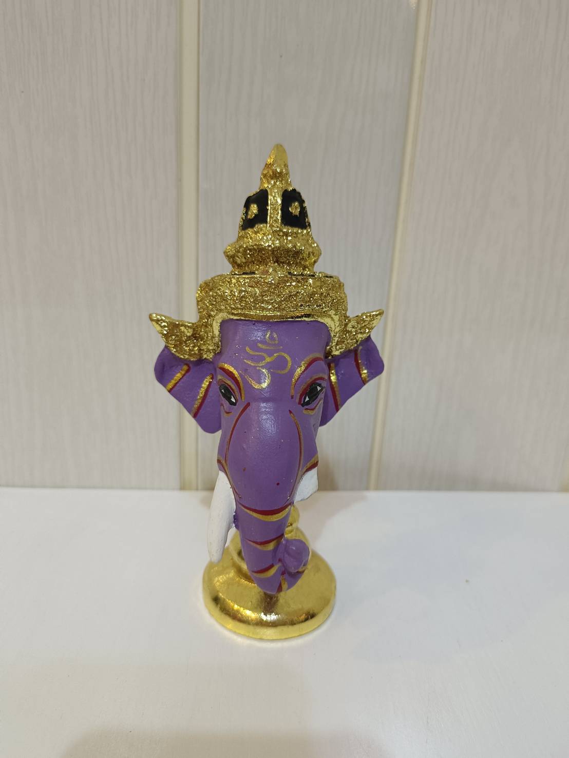 พระพิฆเนศ ขนาดจิ๋ว ขนาดตั้งหน้ารถ พร้อมฐานปิดทอง (สีม่วง)