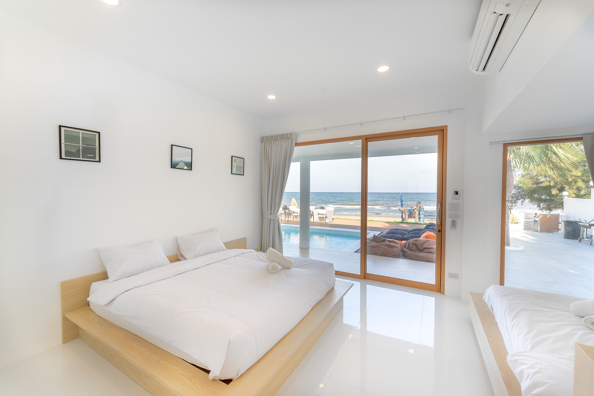 HR15057 บ้านพักติดทะเล The Rocca Beach Villa Pranburi