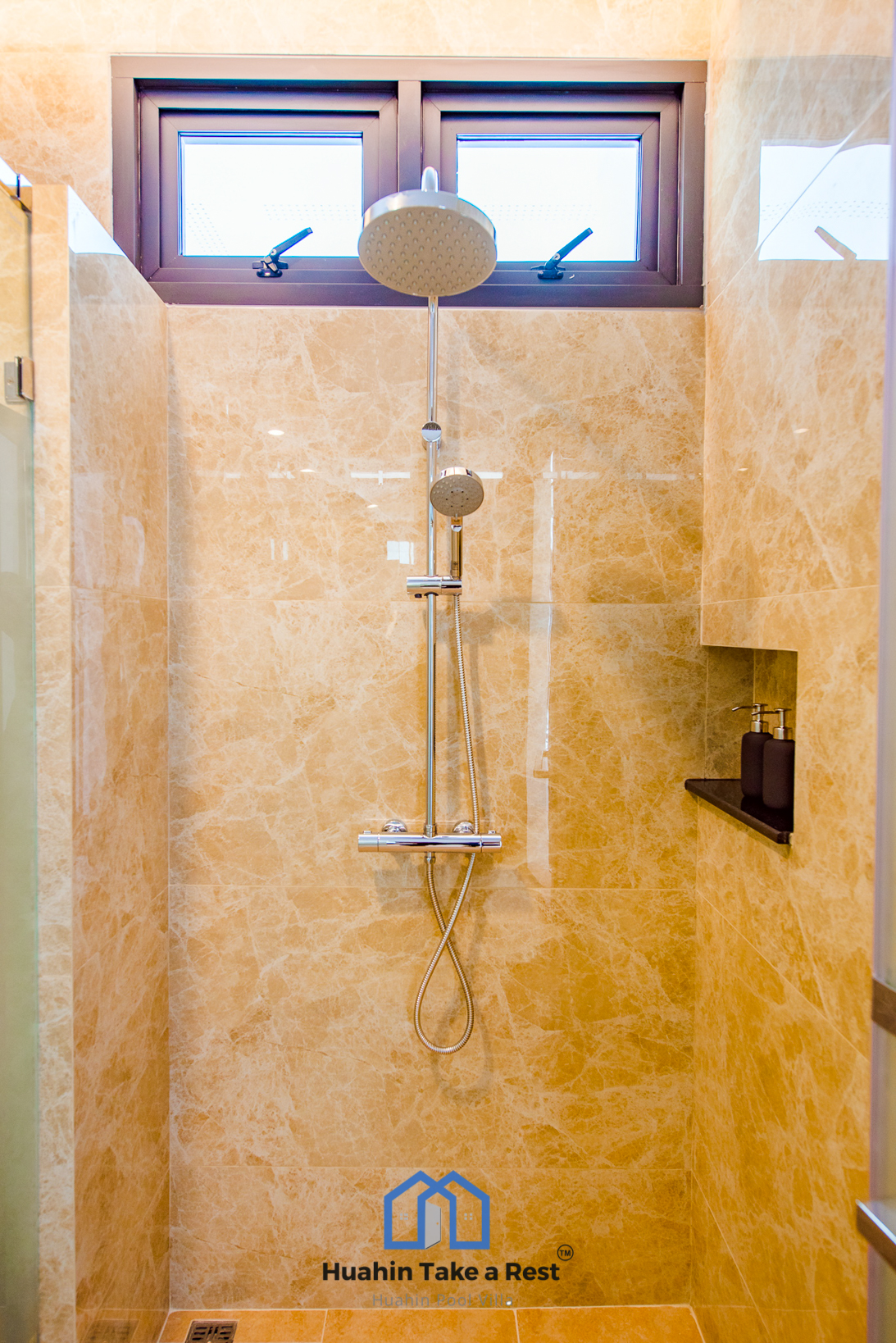 HR15039 บ้านพักติดทะเลหัวหิน The Premium Beach Villa Hua Hin