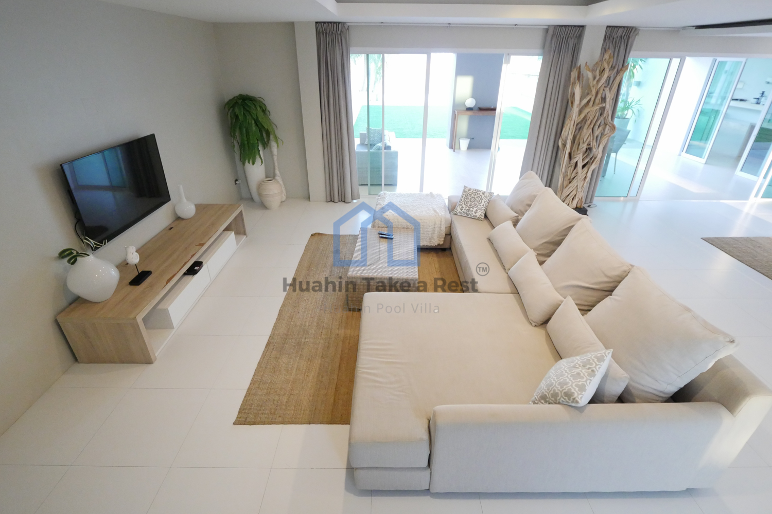 HR15009 บ้านซีบรีซ วิลล่าติดทะเลสุดหรู