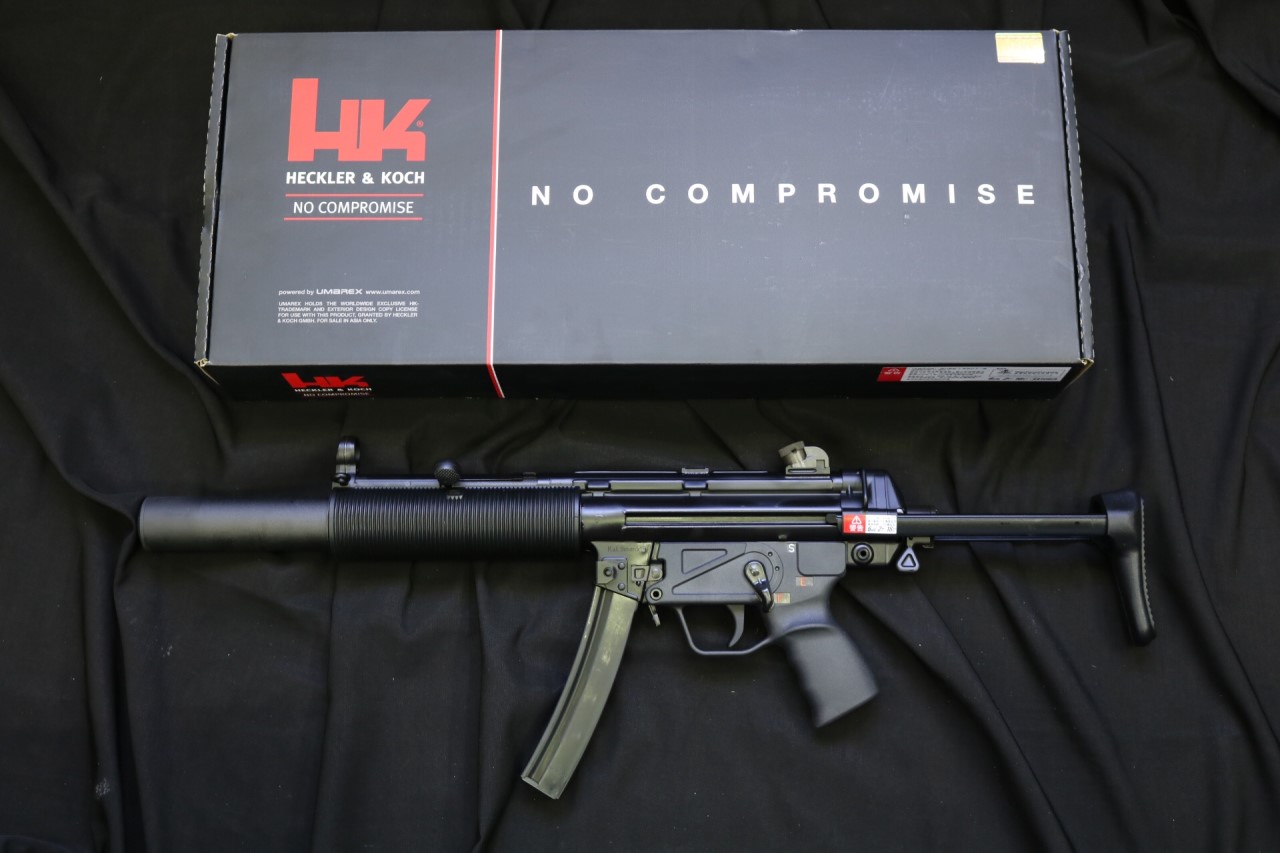 https://youtu.be/THbSOmYUHwo New.Umarex H&K MP5 SD3 Early Type GBBR V2 (Asia Edition) (by VFC) Product Brand: Umarex Product Code:VF2-LMP5SD3-BK02 Hop-Up:ADJUSTABLE Weight:3,264 g Length:620 mm Capacity:30 rds Power:400 fps (1.47 Joules) Power Source:Gree