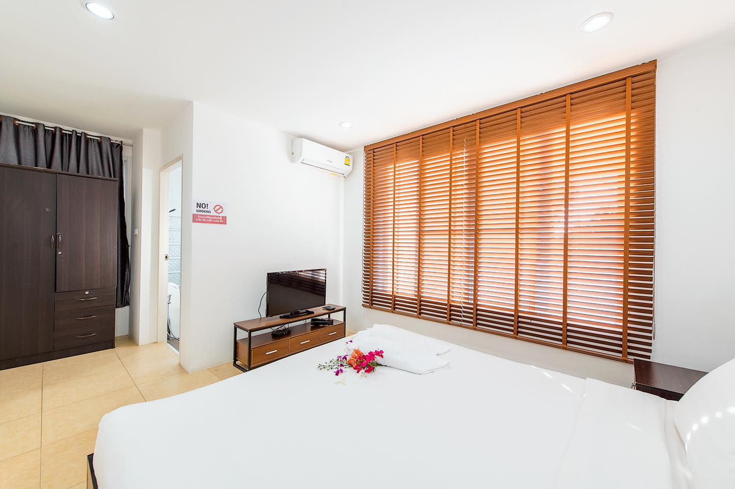 HR15072 บ้านพักติดทะเล The White Beach Villa Pranburi