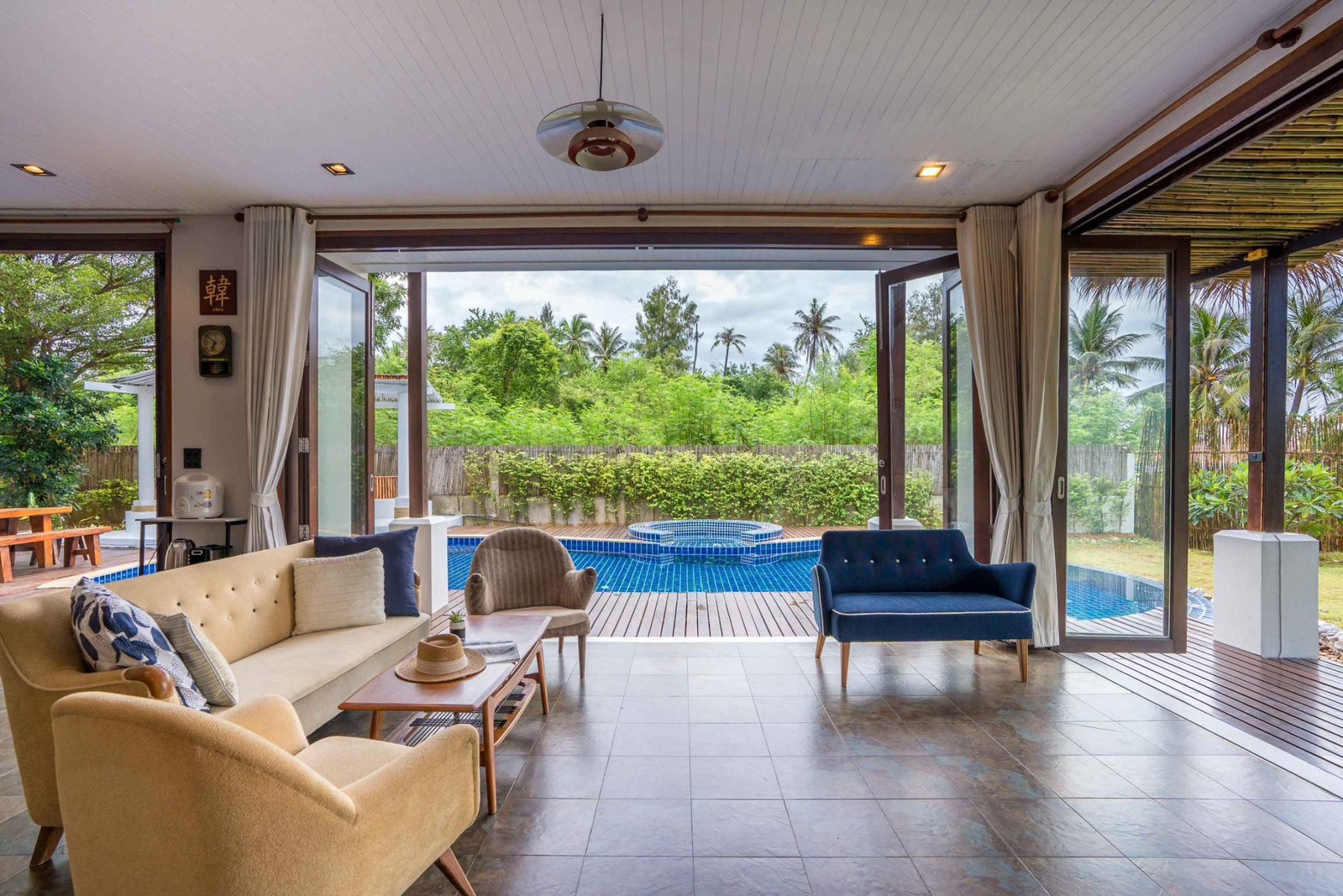 HR15061 บ้านพักติดทะเล The Pamila Beach Villa Kuiburi