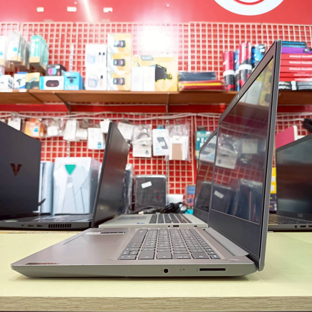 LENOVO IDEAPAD 3 14IML05-81WA00Q9TA สภาพเครื่อง 80%