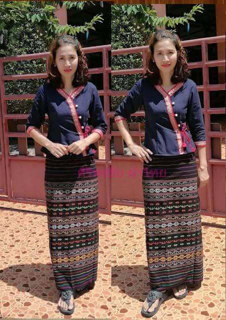 #เสื้อผ้าไทยสีกรมท่าเดินเทปคู่ #เสื้อผ้าฝ้ายสีกรมท่าคอจีน #เสื้อผ้าฝ้ายสีกรมท่าแขนสามส่วน แต่งกุ้นสีครีมเทปคู่ #เสื้อภูไทยสีกรมท่า กรมท่า