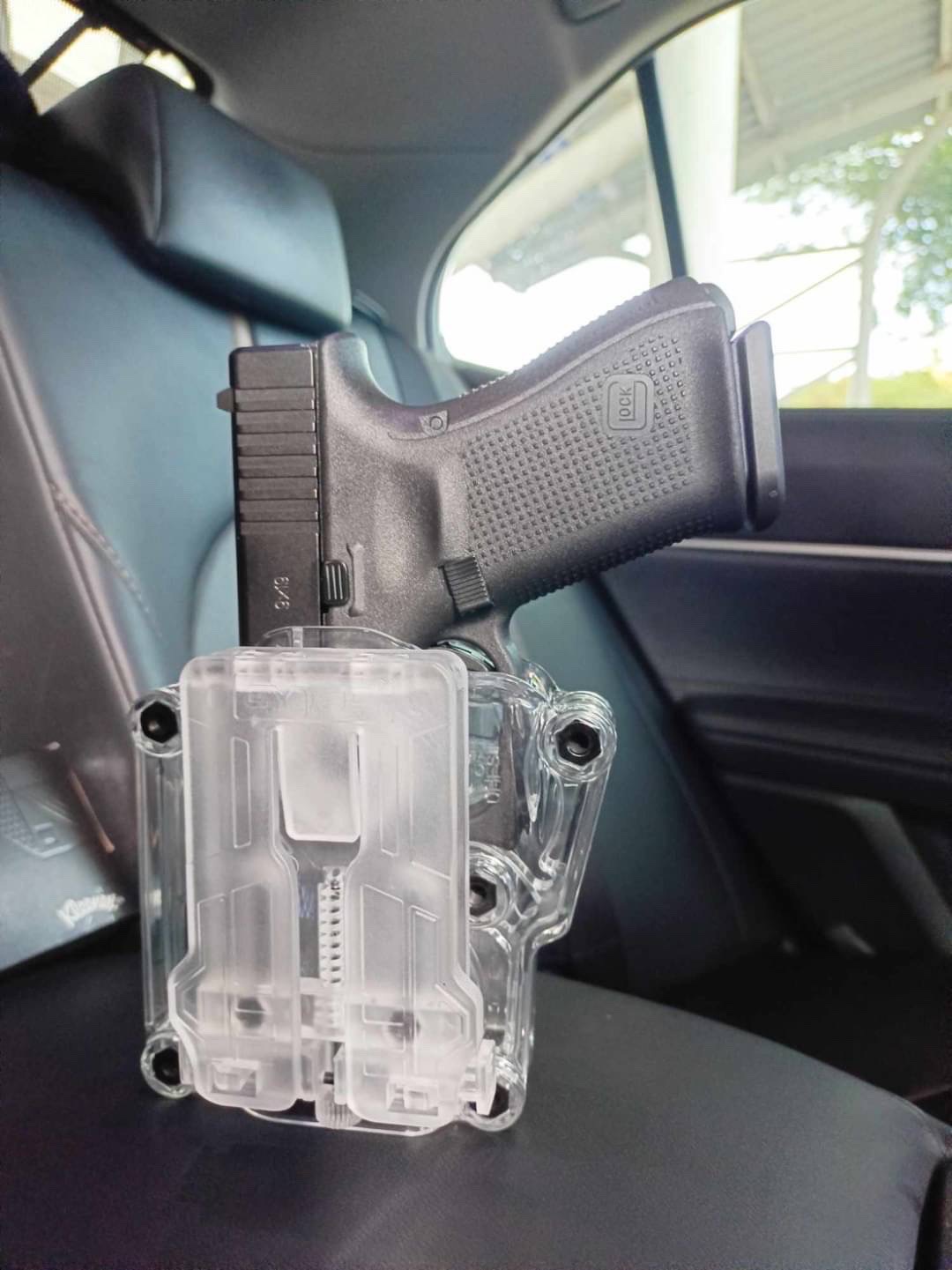 New.ซอง Megafit แบบใส ( Transparent Cytac Mega-Fit Holster ) -ซองปืนที่ออกแบบมาให้สามารถใช้งานได้หลากหลายรุ่น (ตามตารางแนบ) เช่น Glock , Sig Sauer, CZ , Beretta, Ruger , S&W, Walther, Colt, Taurus และอื่นๆ -ผลิตจากวัสดุ Polymer ชนิดใส -ซองถูกออกแบบให้ปลดล