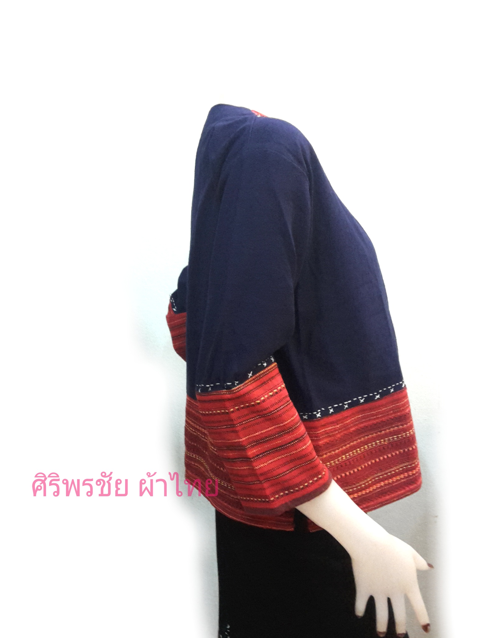เสื้อผ้าไทยสีกรมท่า เสื้อผ้าฝ้ายย้อมคราม เสื้อคลุมผ้าฝ้าย เสื้อแจ็คเก็ตผ้าฝ้ายปักด้นมือ