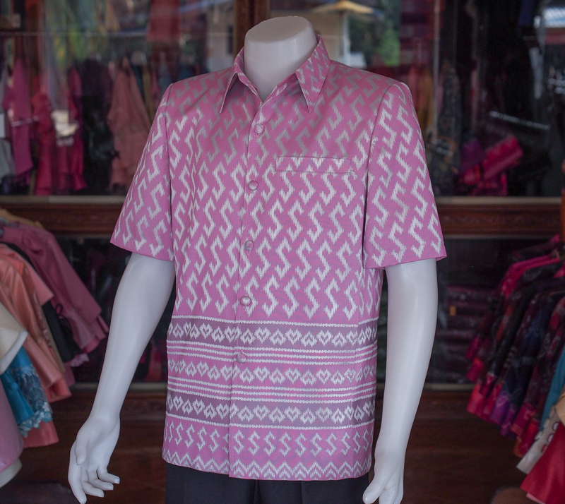 เสื้อสูทชายไหมแพรทิพย์ลายขอพระราชทาน เสื้อสูทชายไหม สูทผ้าไทยชาย ซาฟารีผ้าไทยชาย สูทผ้าไหมแพรทิพย์ สูทผ้าไทย ซาฟารีชาย ชมพู XL