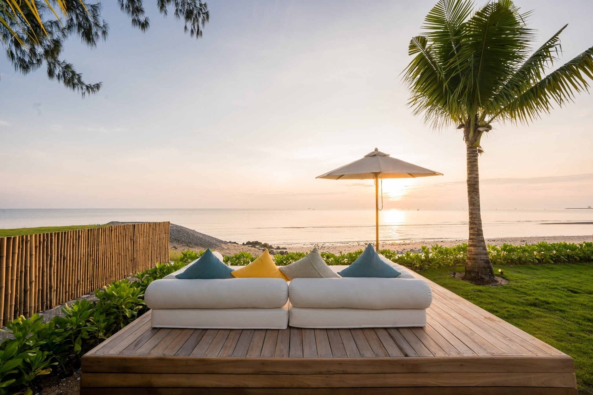 HR15083 บ้านพักติดทะเลหัวหิน The Rest Beachfront Hua Hin Pool Villa