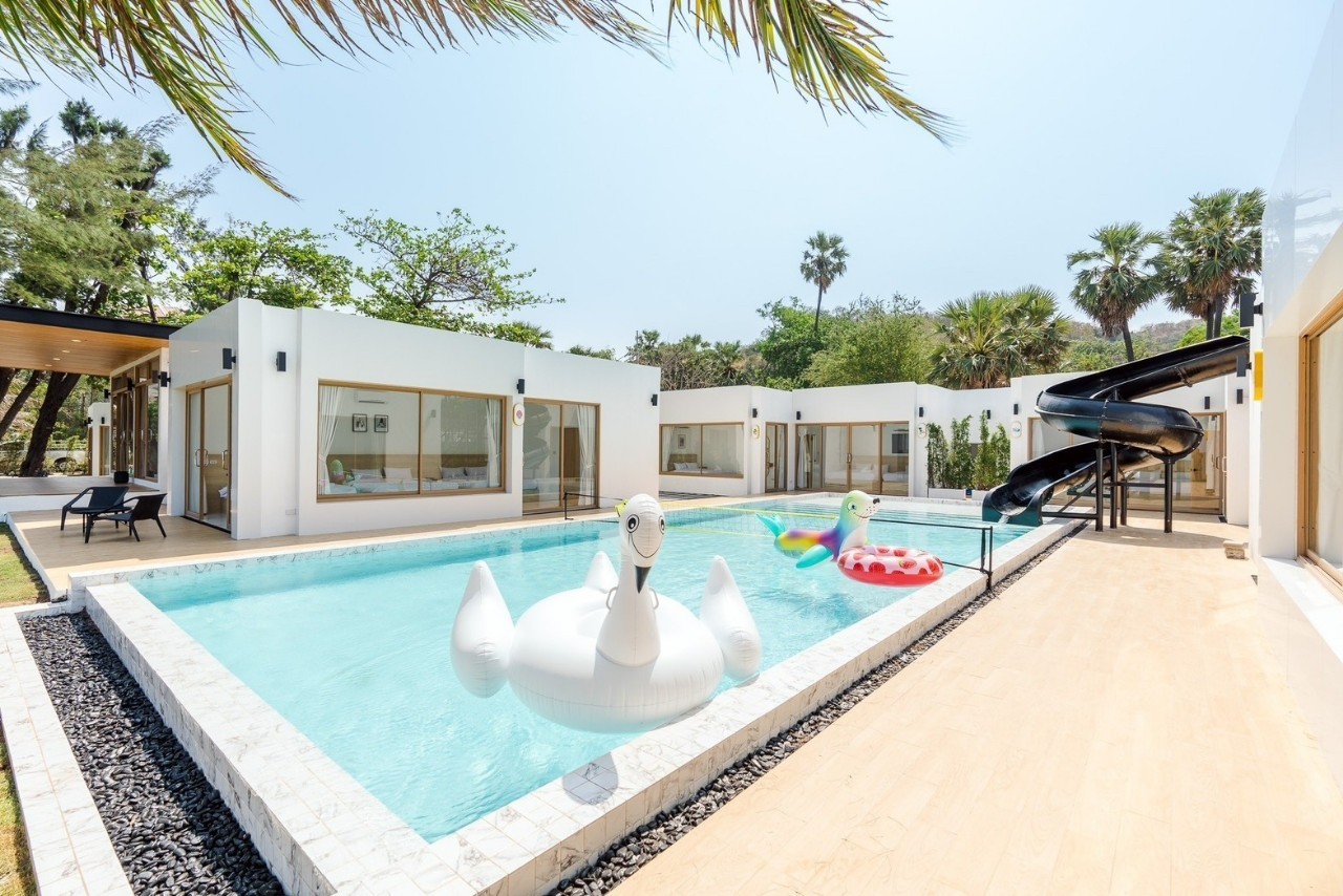 HR15080 The Bristol Beach Huahin Pool villa