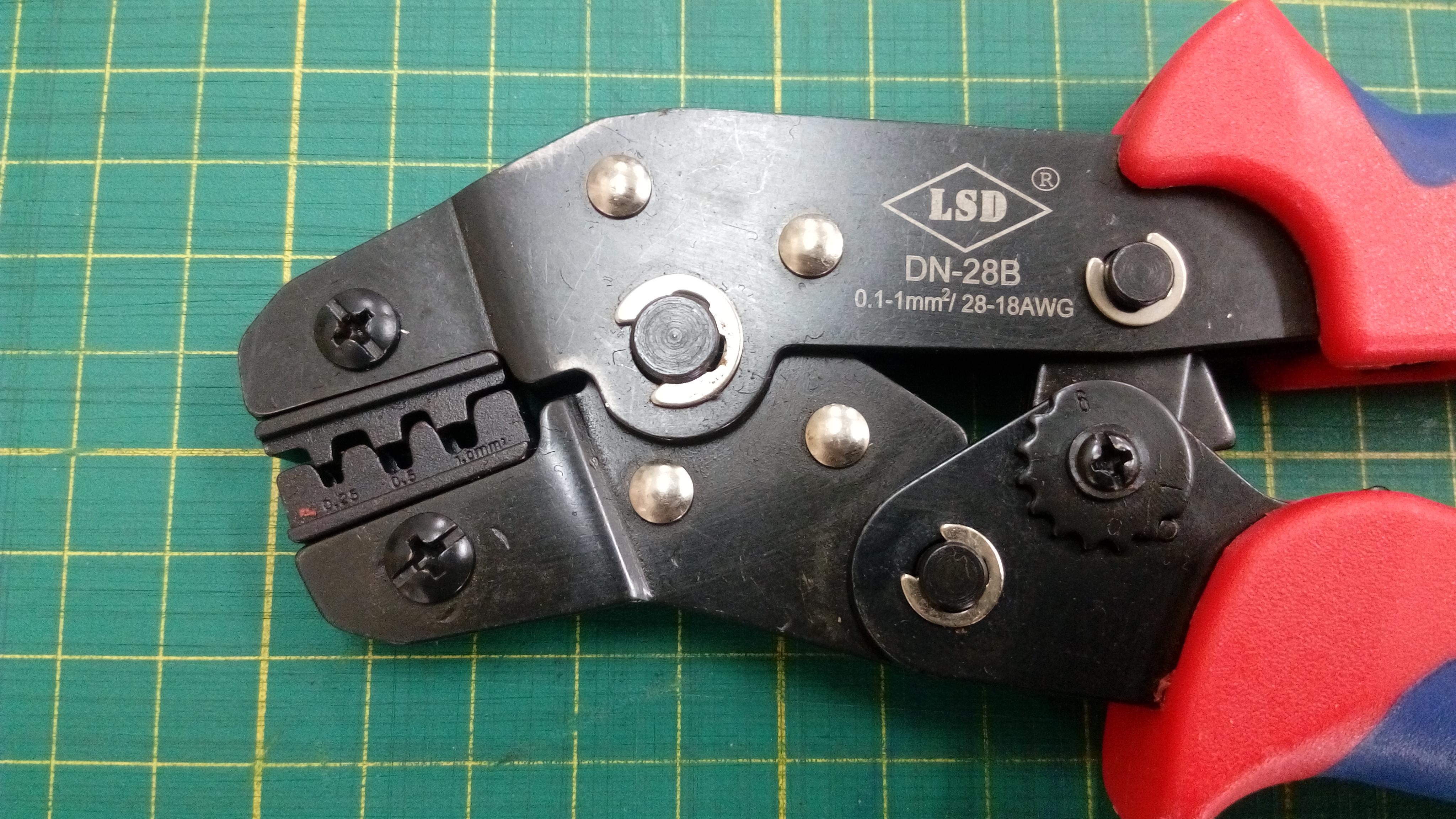 คีมย้ำหางปลา แบบย้ำหัวสายไฟ รุ่น DN-28B ใช้กับสายไฟขนาด 0.1-1 mm2