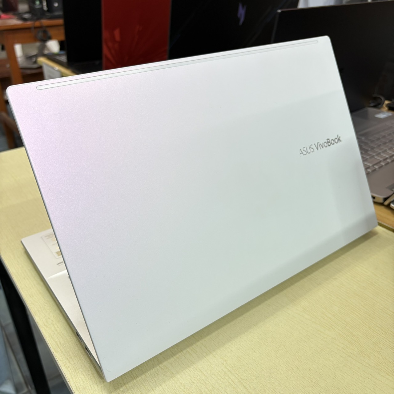 ASUS VIVOBOOK S15 S533EA – BQ050TS ติดฟิล์มกันรอยหน้าจอแล้ว สภาพเครื่อง 95%