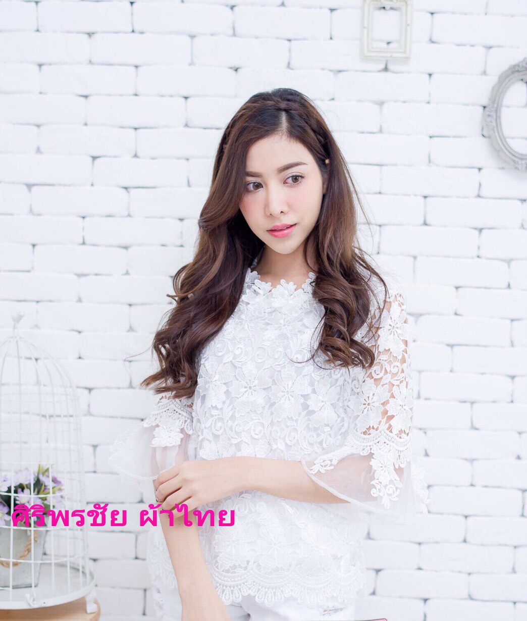 เสื้อลูกไม้สไตน์เกาหลีสีขาวเสื้อลูกไม้สไตน์วัยรุ่นสีขาว เสื้อผ้าไทยใส่กับผ้าซิ่น เสื้อผ้าฝ้ายใส่กับผ้าถุงสีชมพูกลีบบัว เสื้อใส่ผ้าซิ่น เสื้อลูกไม้พาดาแขนสั้นสีขาว สีขาว 38