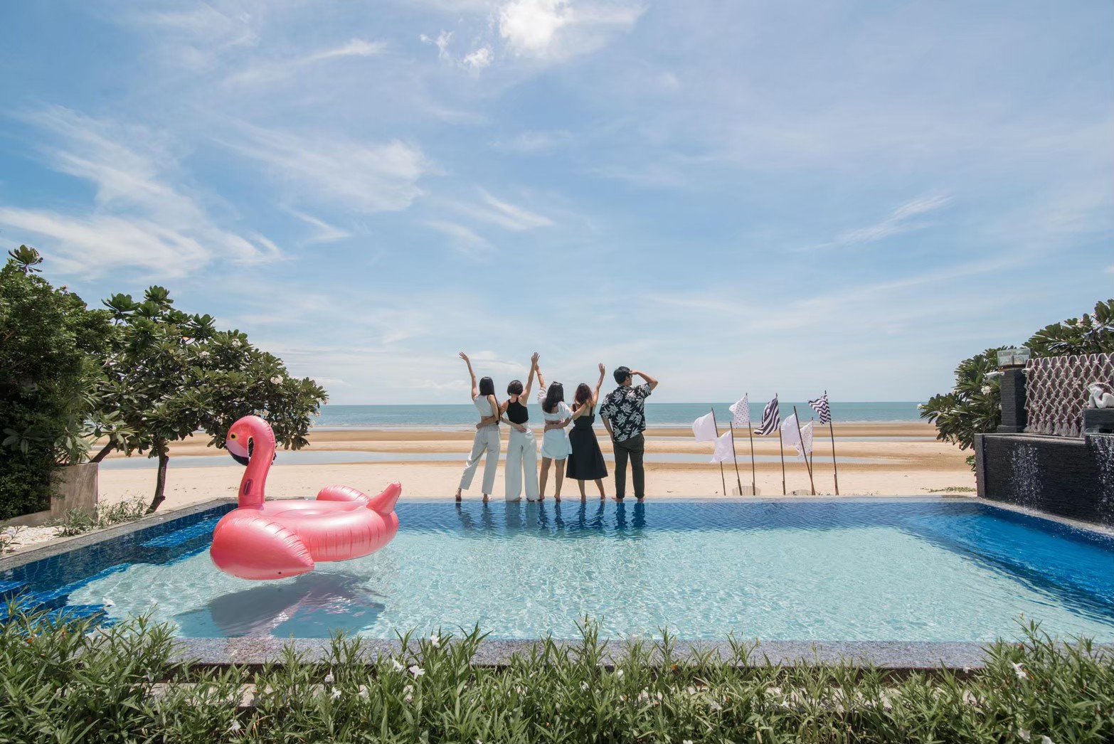 HR15045 บ้านพักติดทะเล The Moon Beach Villa