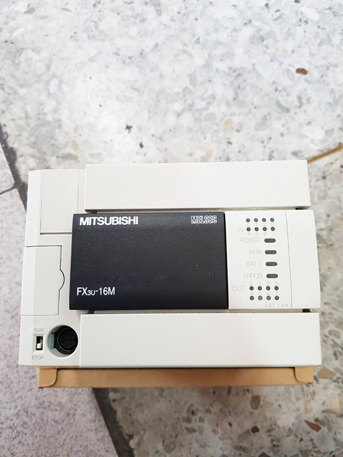 FX3U-16MT/ES-A PLC MITSUBISHI 8 IN/8OUT AC/DC/TRANSISTOR